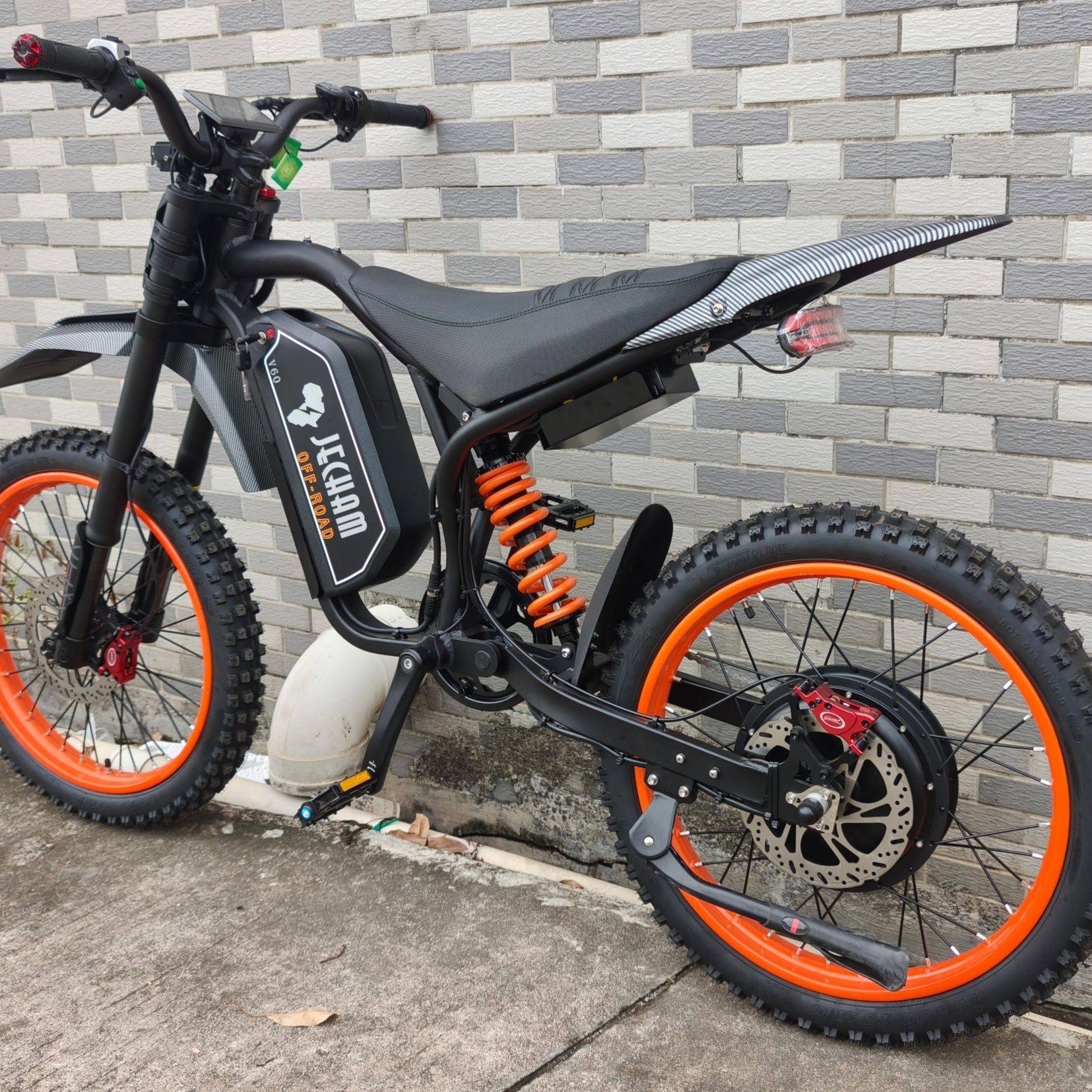 An electric motorcycle that can be easily lifted,The rear wheels emit ...