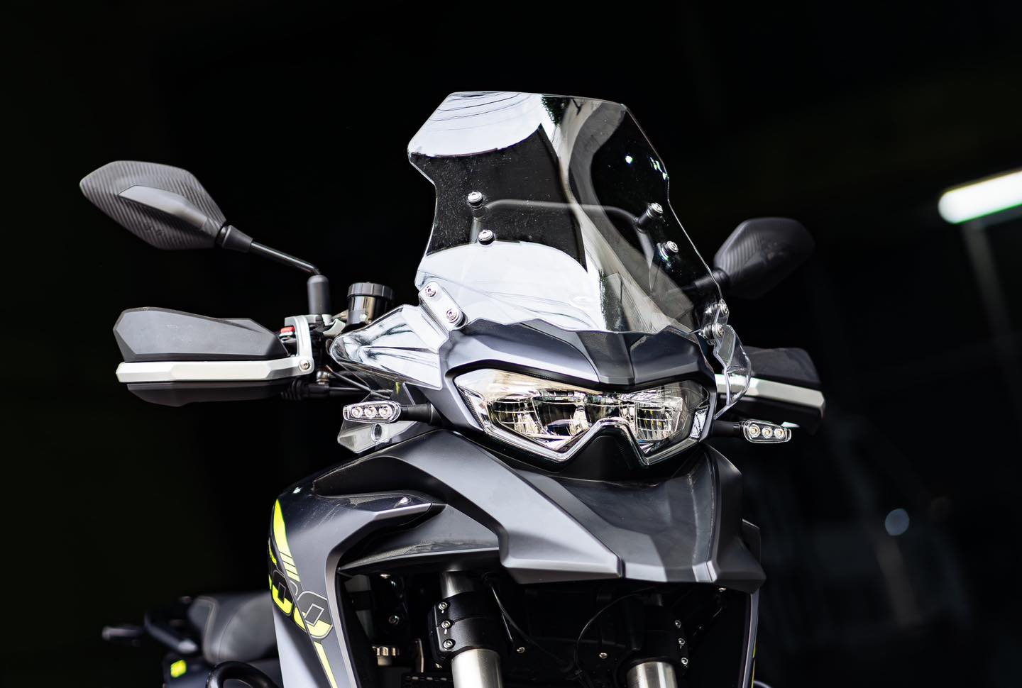 Want very fresh Adventure Bigbike? QJ Motor SRT 600X - Newly