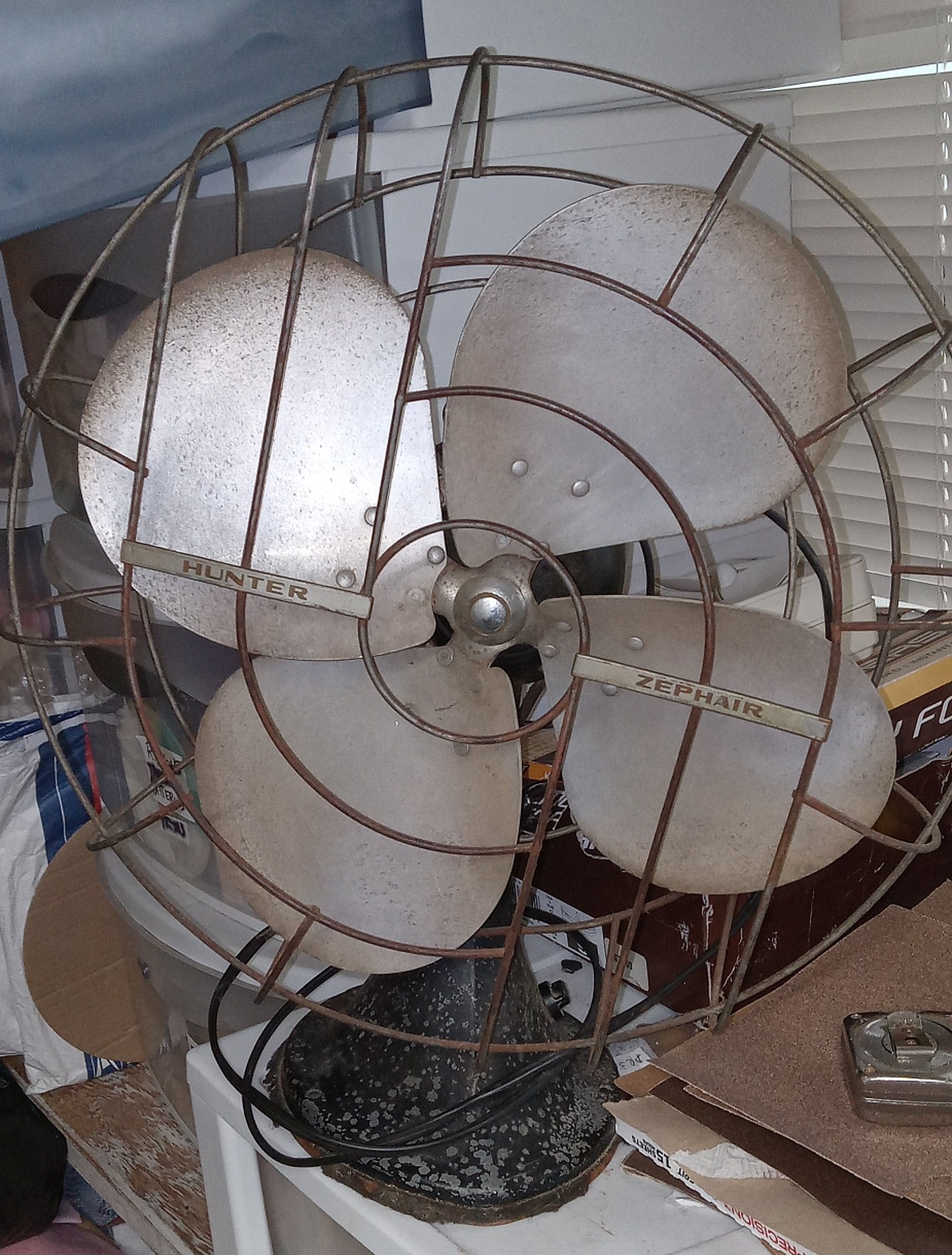 Vintage 1950's Hunter -Zephair model# B3400. This fan is both