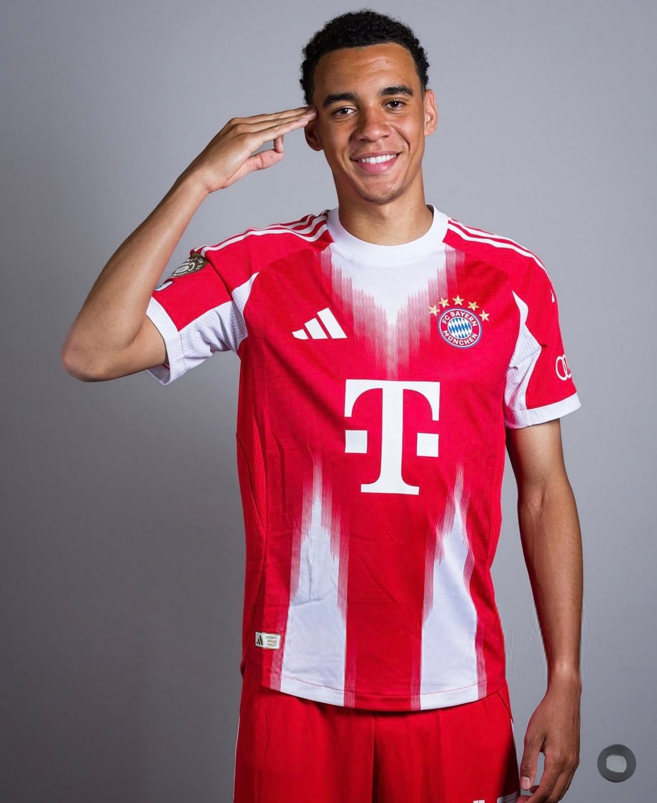 Say hello, to the 🆕️ FC Bayern München number 10 🔥 It's Jamal