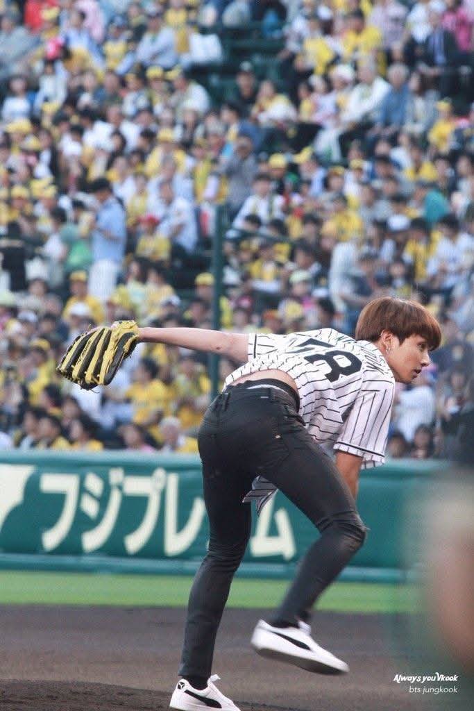 Jungkook throws first pitch at Hanshin Tigers game