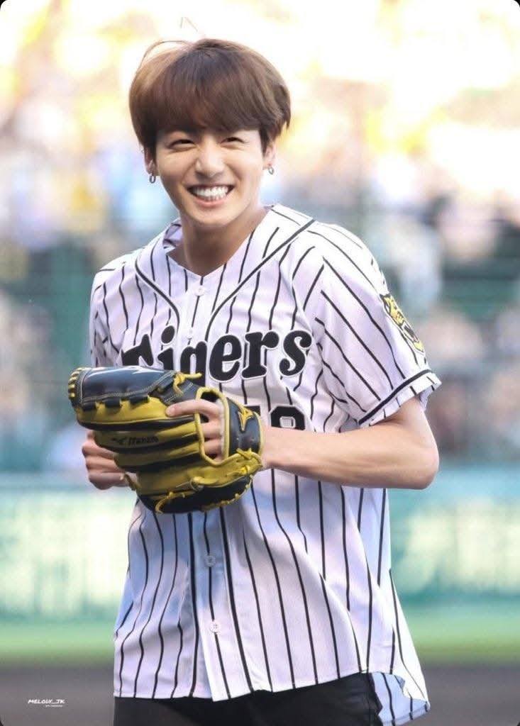 Jungkook throws first pitch at Hanshin Tigers game