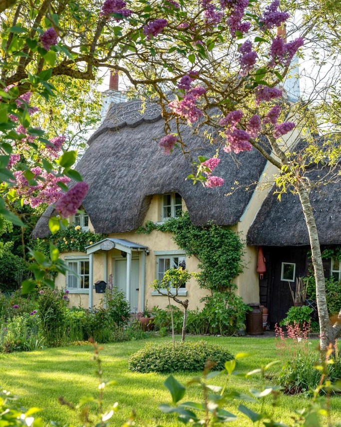 All - Rose Cottage in Honington🇬🇧 A charming example of a traditional ...