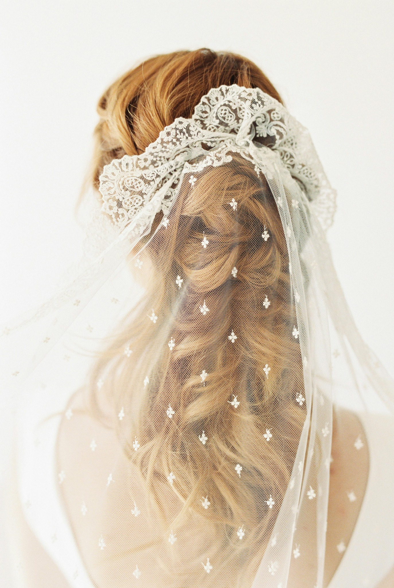 Fox - The finishing touch 👰 A veil adds grace, elegance, and tradition ...