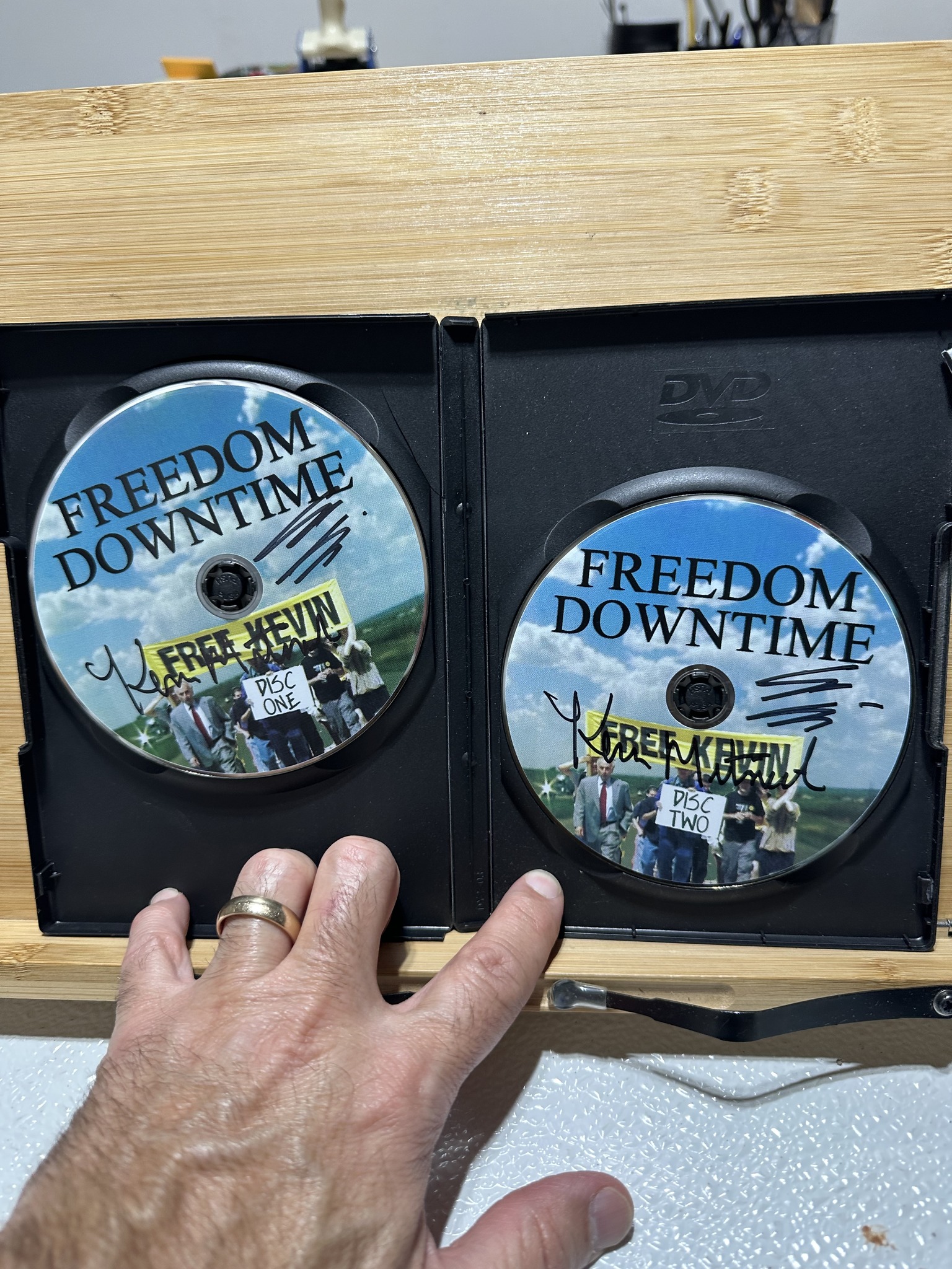 Is this DVD signed by Kevin?