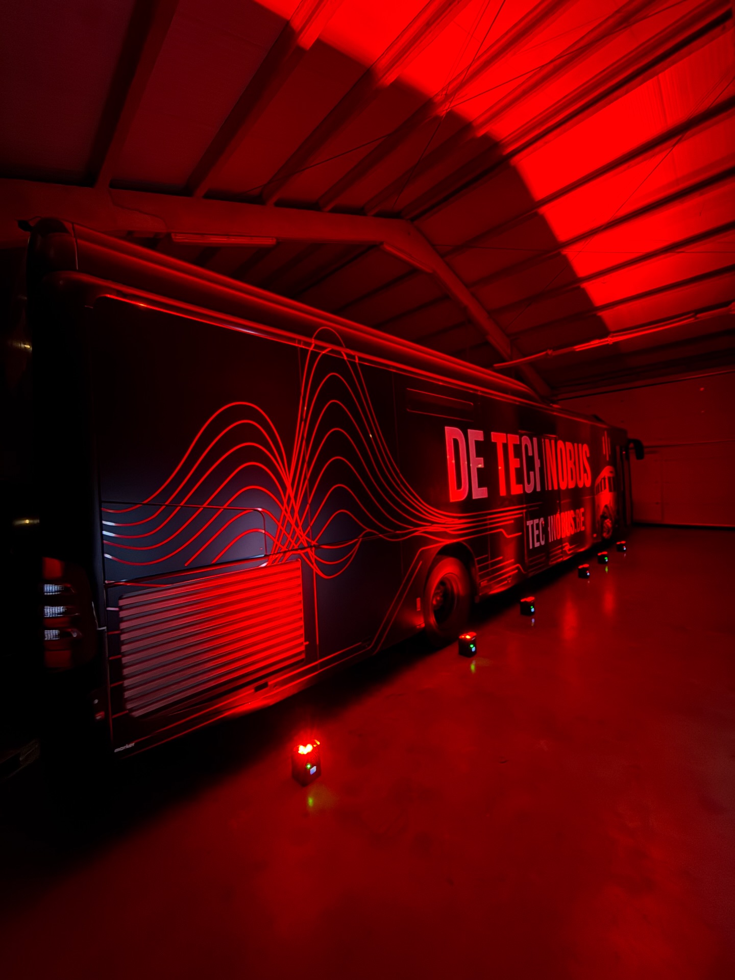 Technobus.be - Onze bus als vaste stage op uw event of privefeest ...