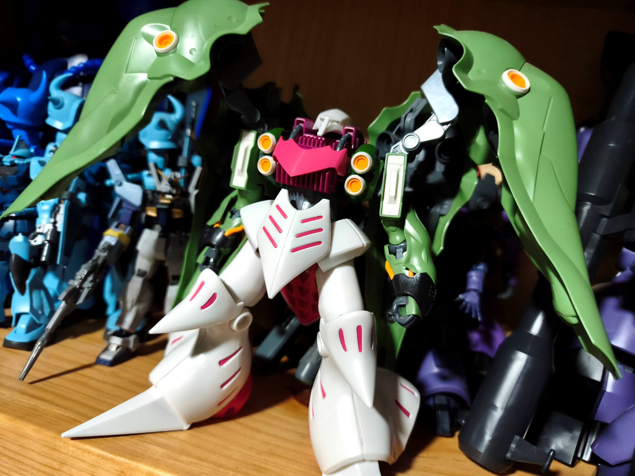 By 767676na シャア・アズナブルの貴重な変身シーン #GQuuuuuuX