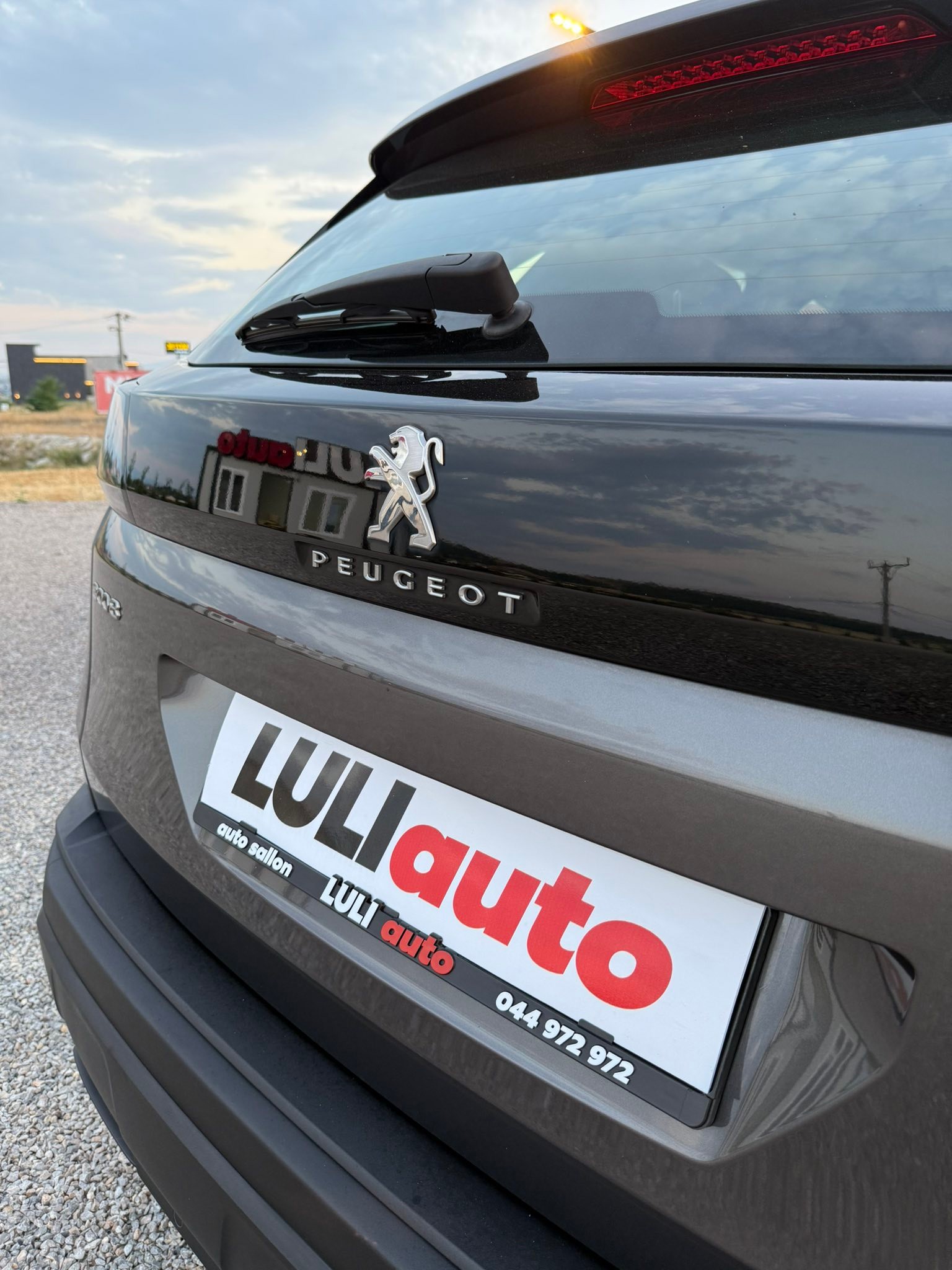 Auto Luli Poing