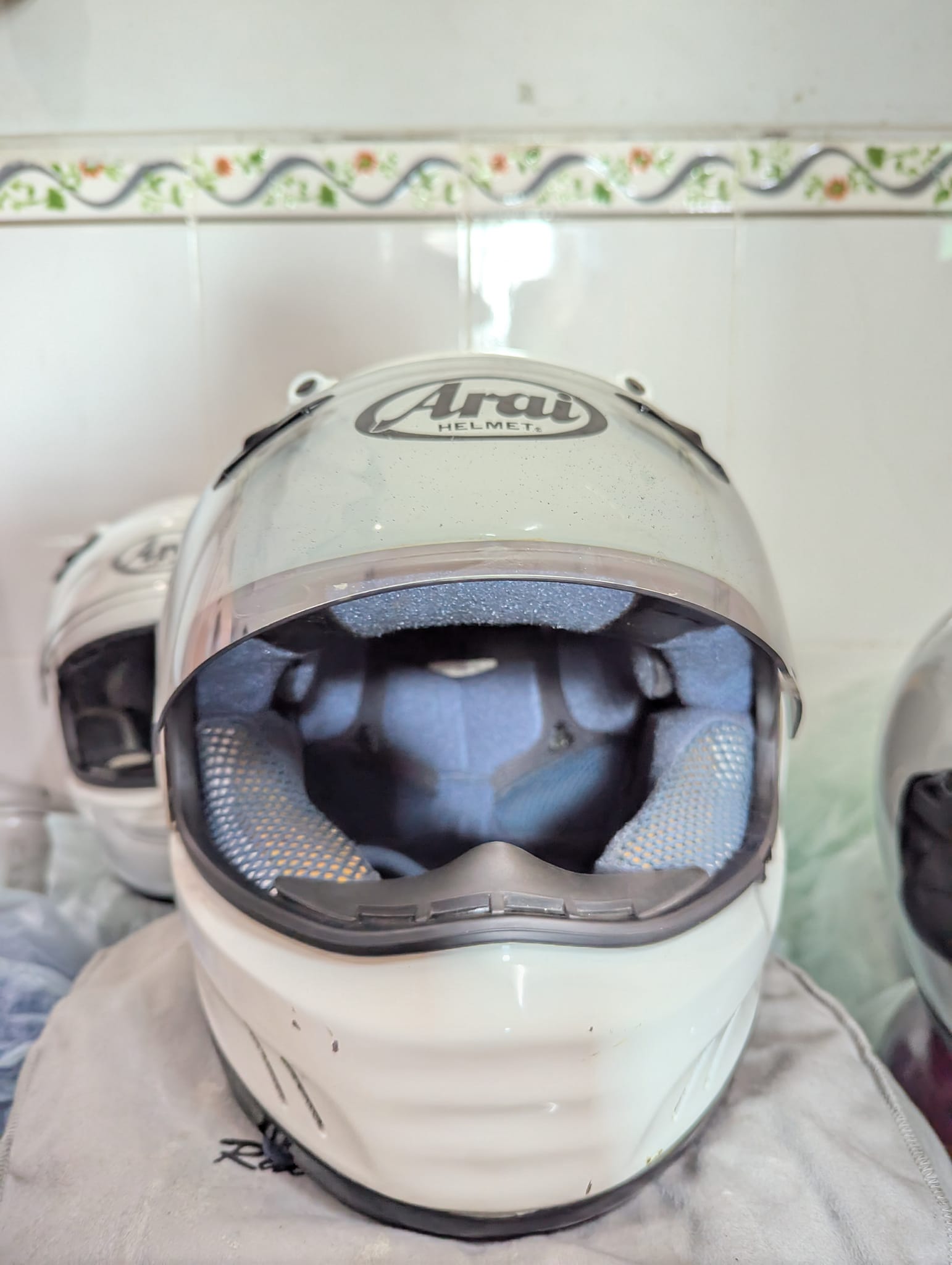 🚨🚨 Brand : Arai helmet Goth tracker🇯🇵 Size : L & XL ✓✓ Color