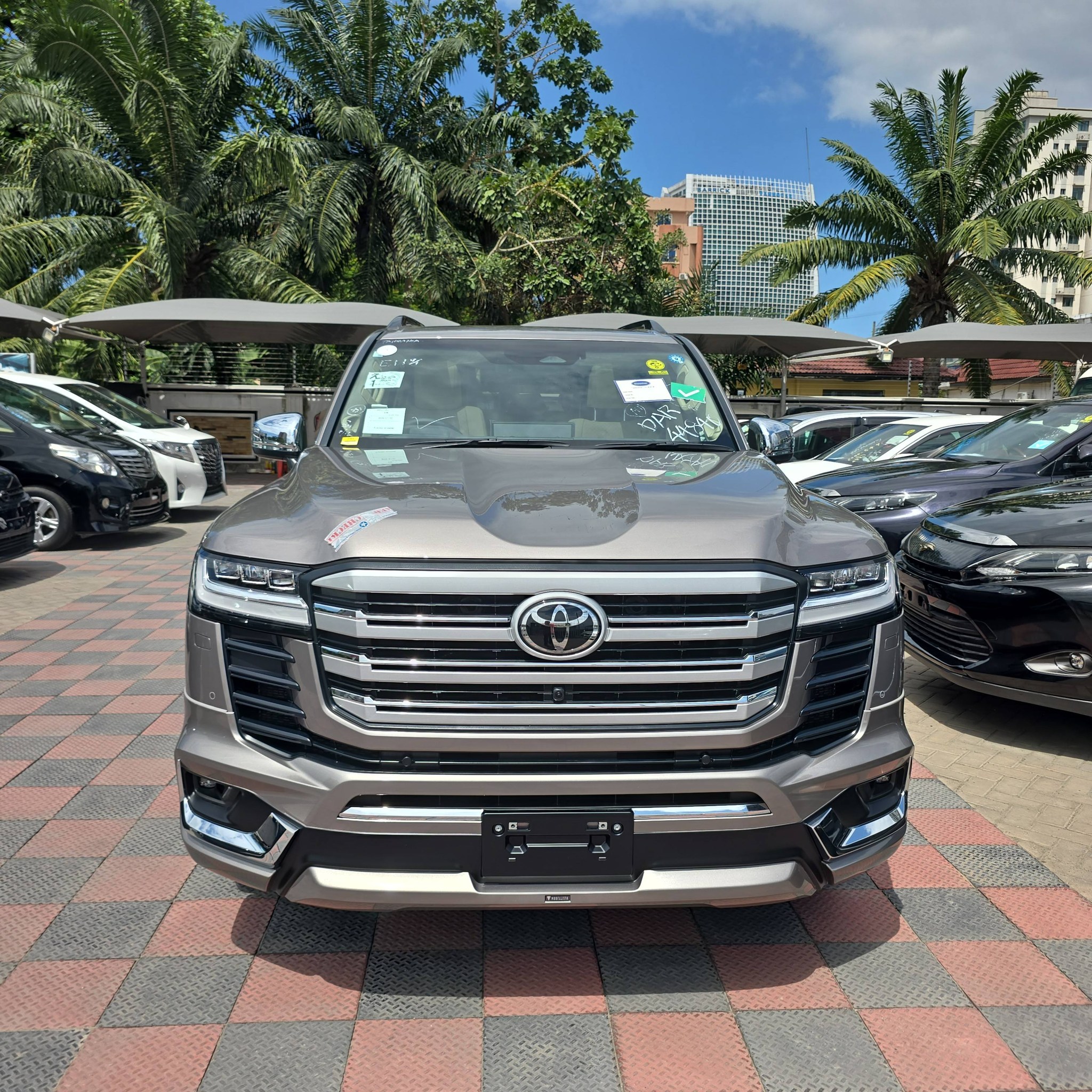 2025 TOYOTA LANDCRUIZER ZX 3300CC DIESEL BRONZE COLOR Call