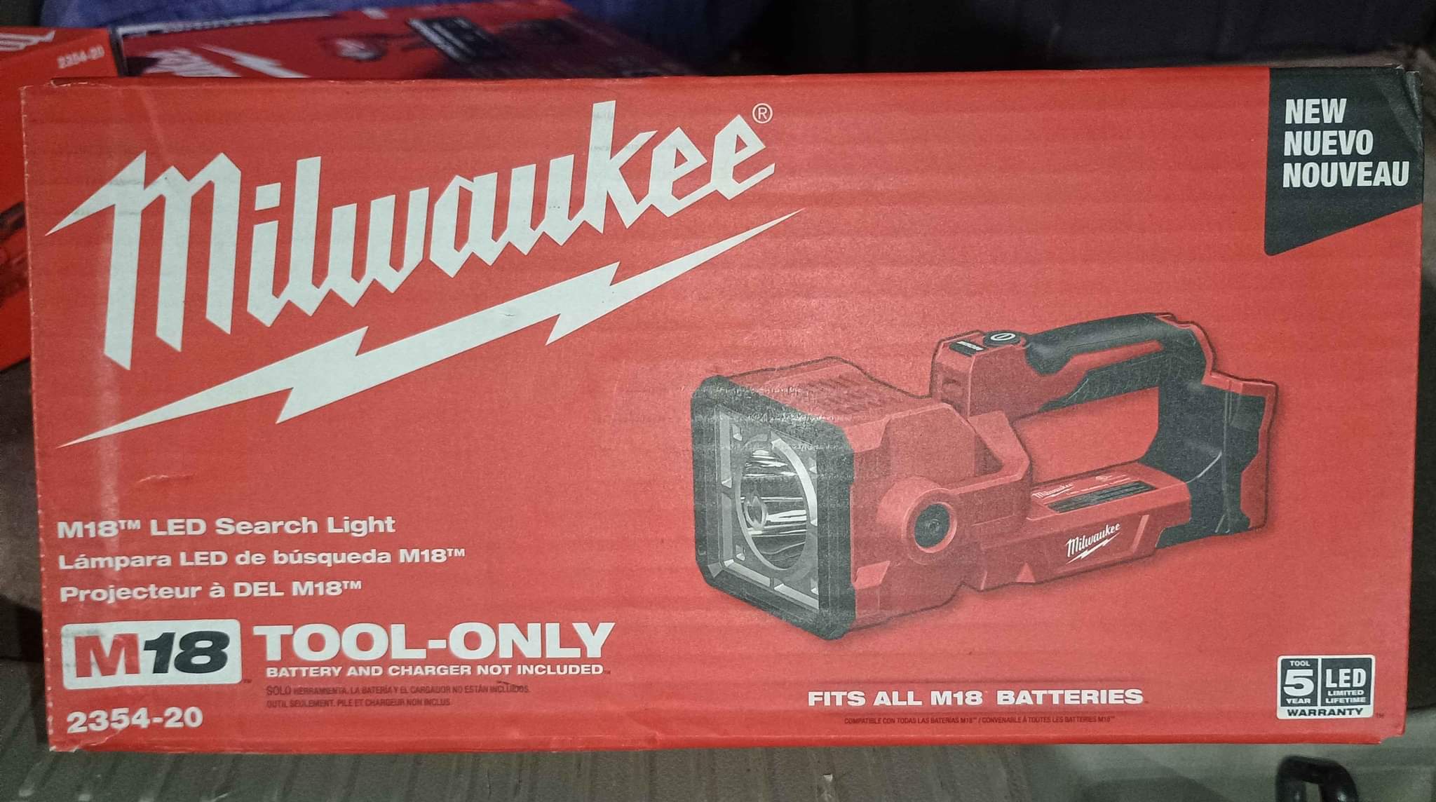 milwaukee flashlight 2354 20 ELEC TOOL 2354-20 M18 Search Light This flood light has a strong 3 in Milwaukee M18 Search Lights