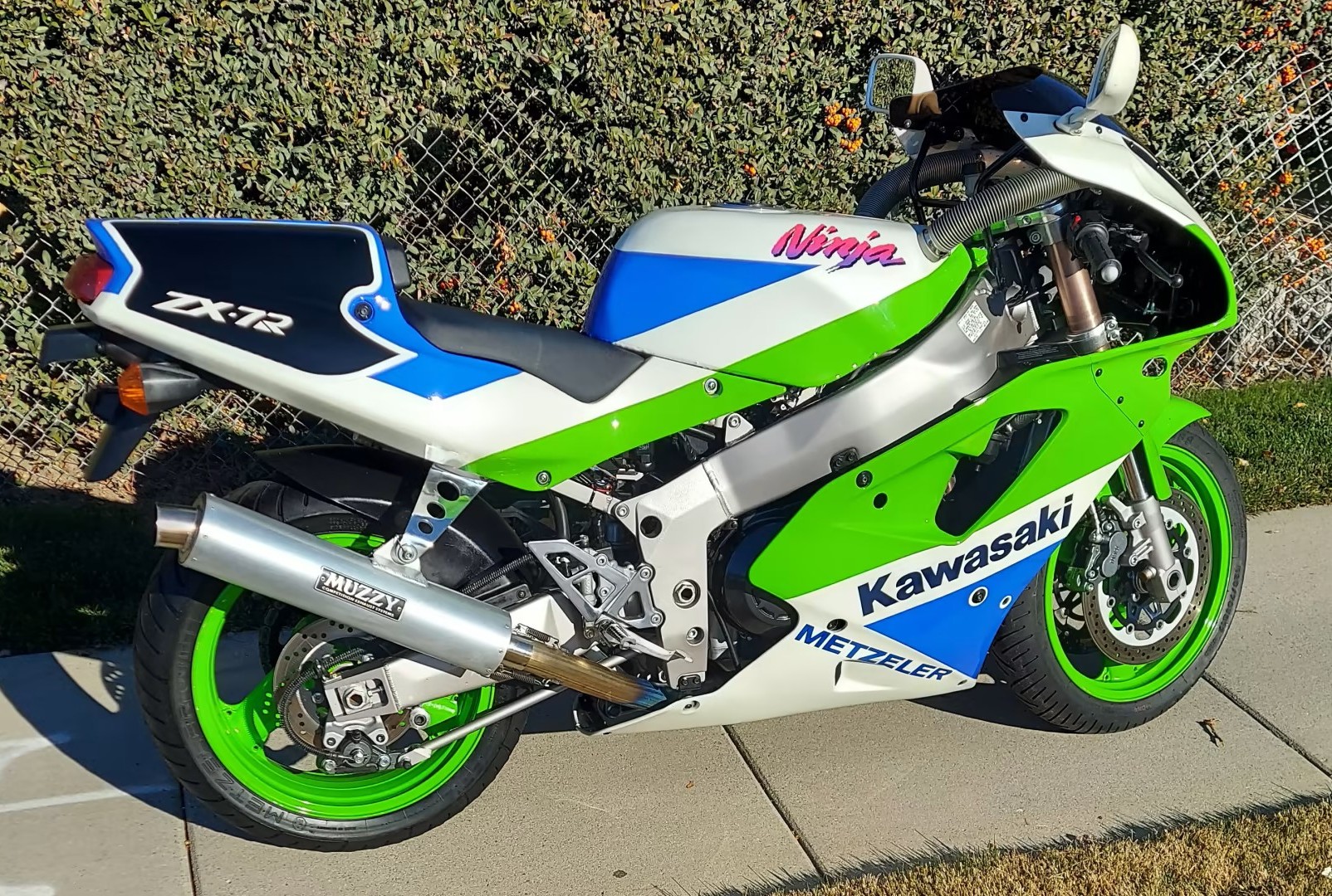 Kawasaki KR150ZX カウル Lovely Kawasaki KRR150ZX ( Ninja150) from one of our Indonesian
