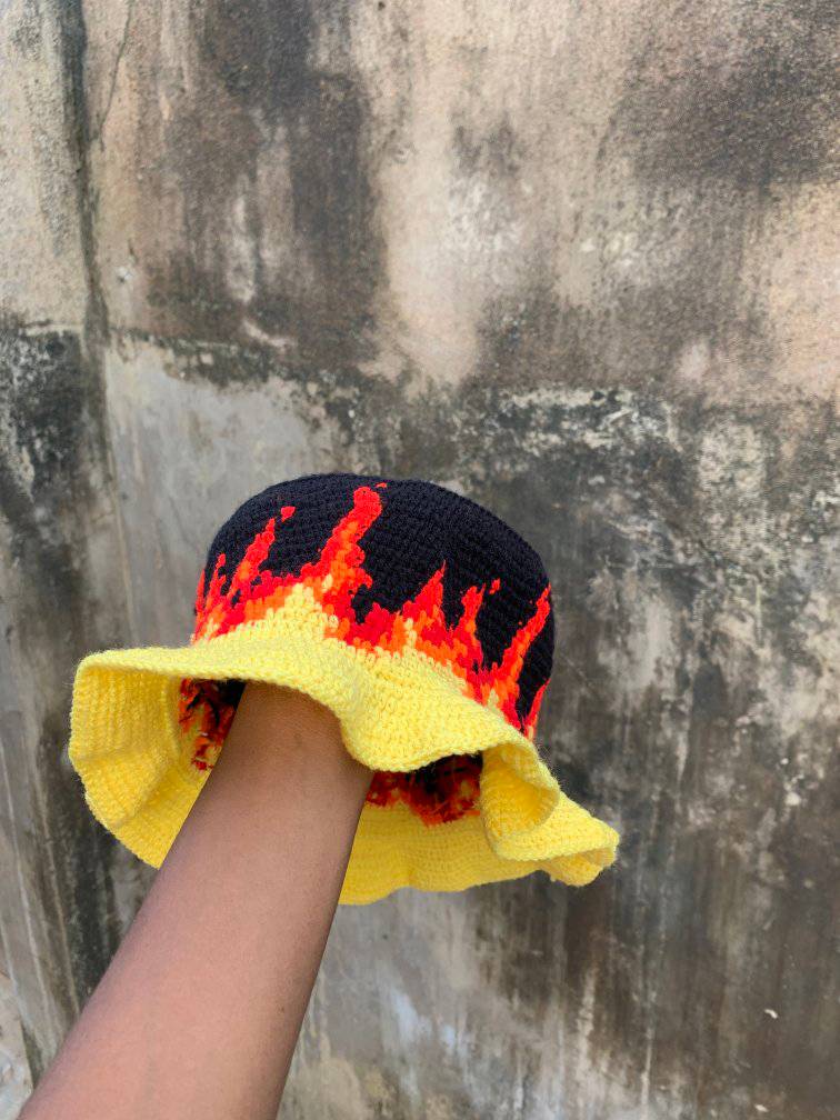 Made this flames bucket hat 🧶🔥👒. And I'm soo obsessed!😍