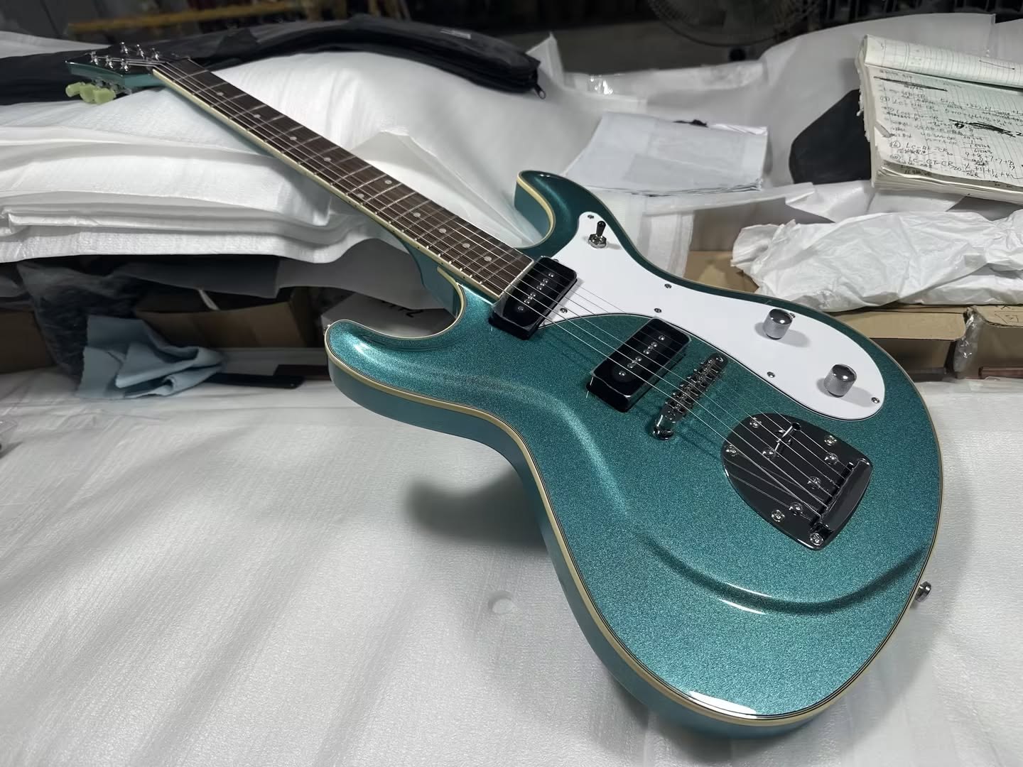 Tokai Cat's Eyes CE25-ST Acoustic Guitar - @17000/- with Gig Bag