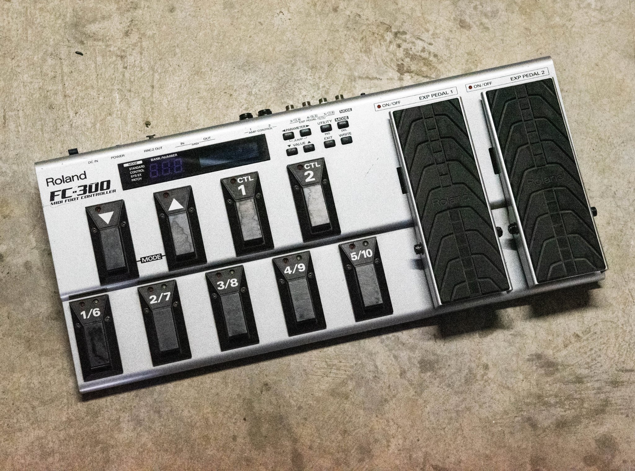 How to configure Roland FC-300 with Avid 11 Rack for live stage use