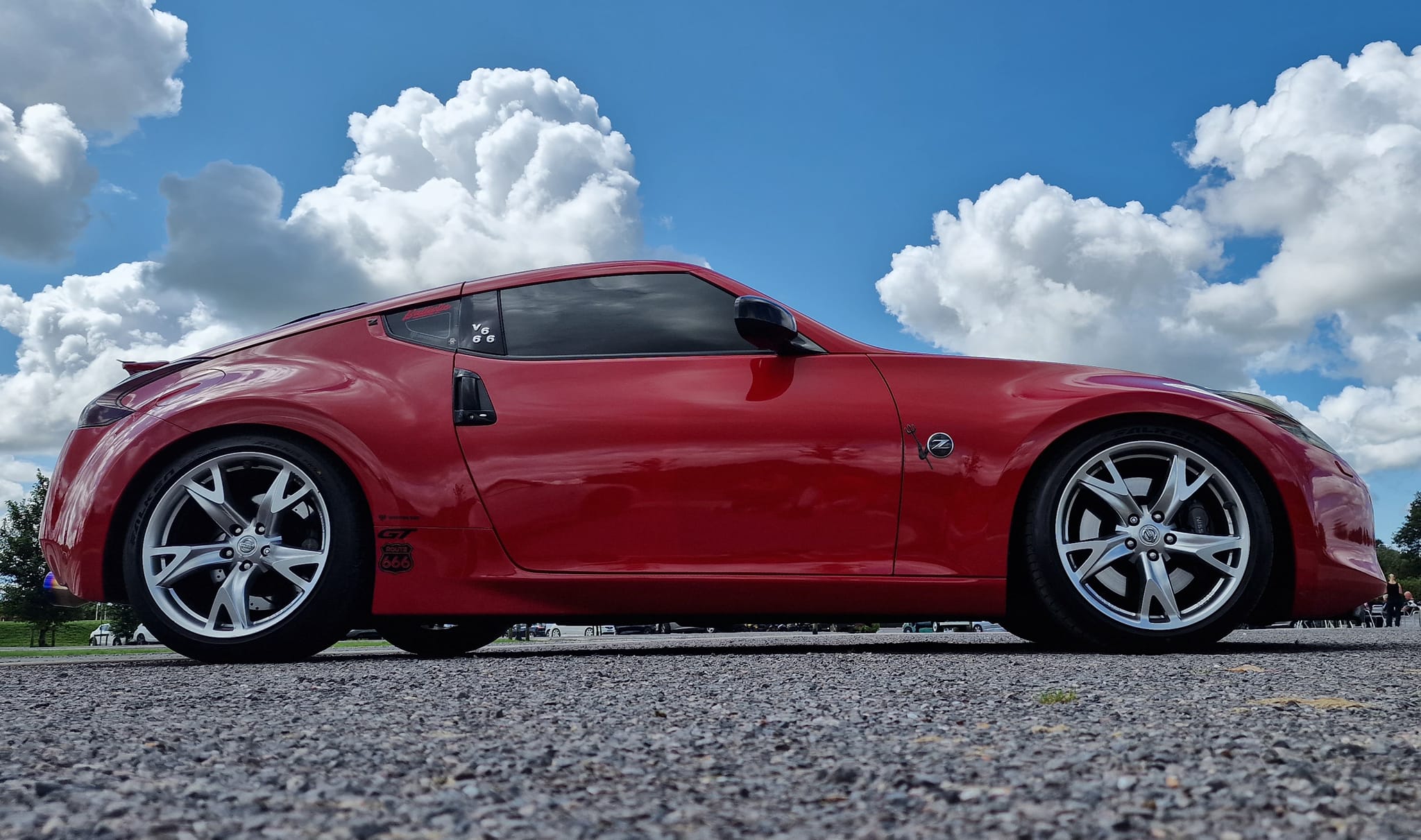Absolutely loving the throwback livery on this Nissan Z!