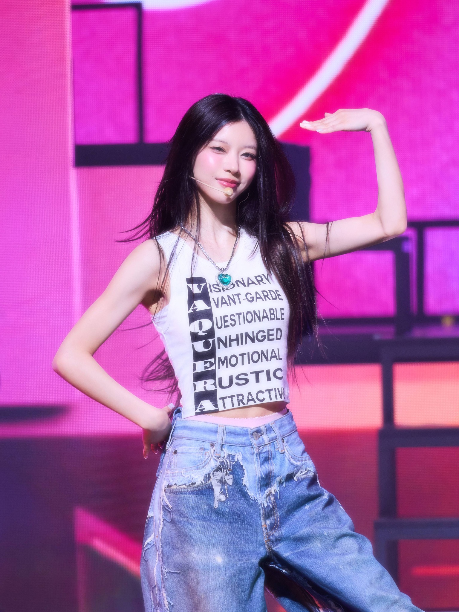 Moka shines on stage with unmatchable charisma and beauty