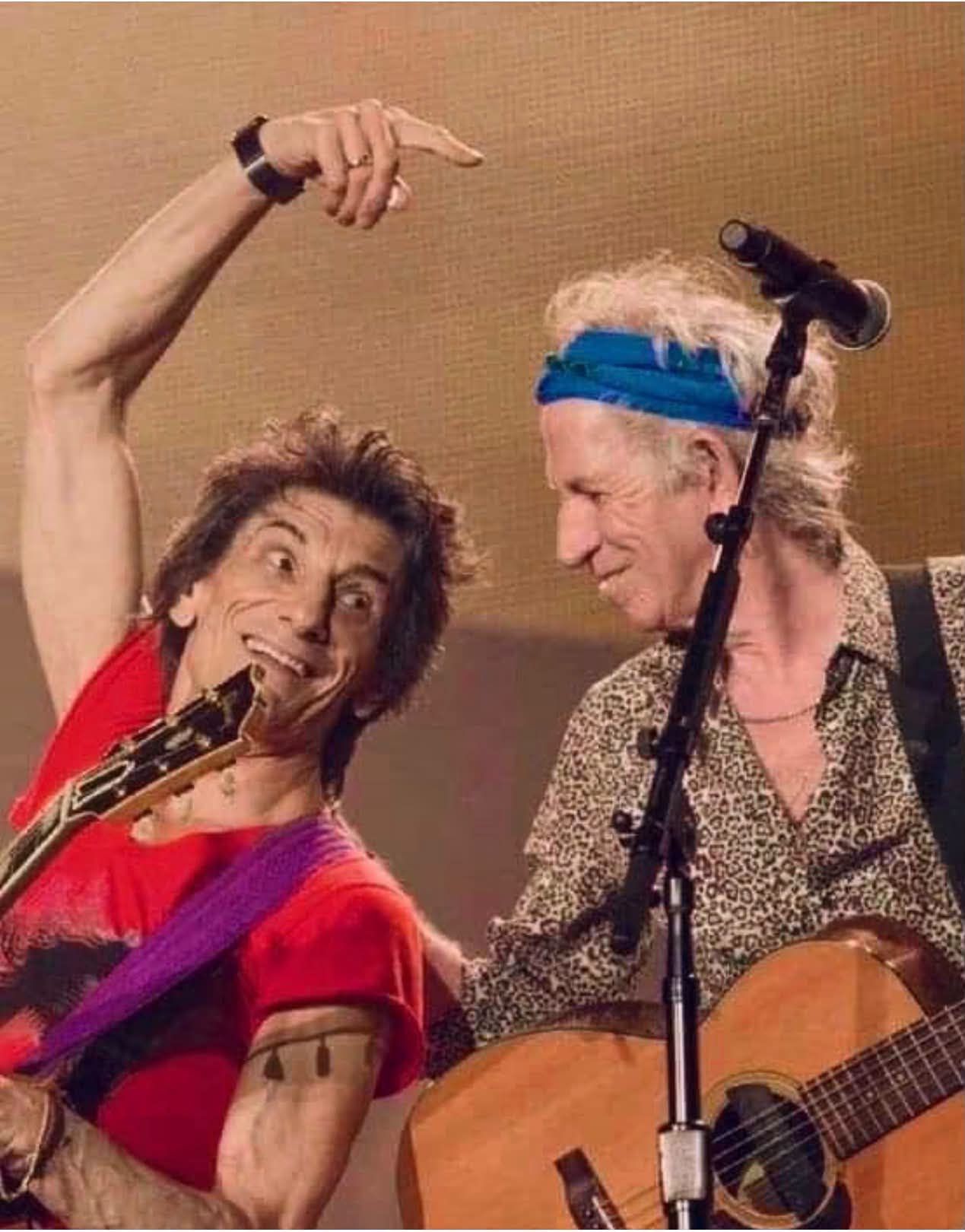 Ronnie Wood and Keith Richards smoking together