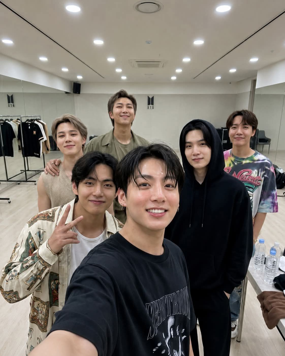 the team see you on stage army 💜 ZT8 173