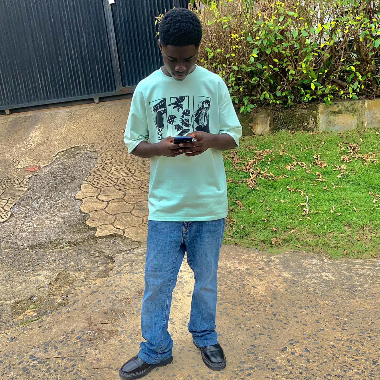 iPhone users go think say na indistructable phone 😂 | BIGI