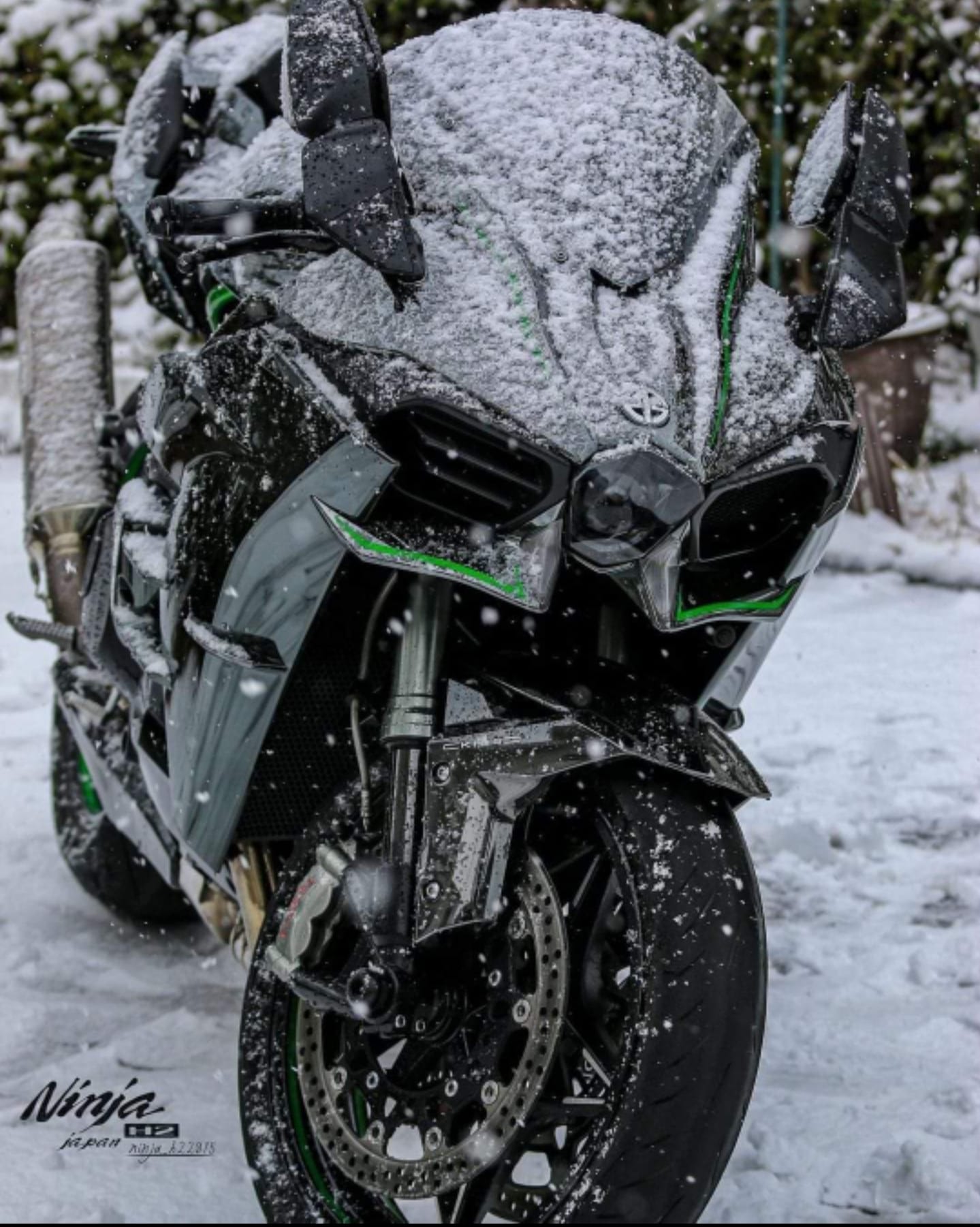 Capturing the Kawasaki Ninja H2R: Stunning Snowy Landscapes of