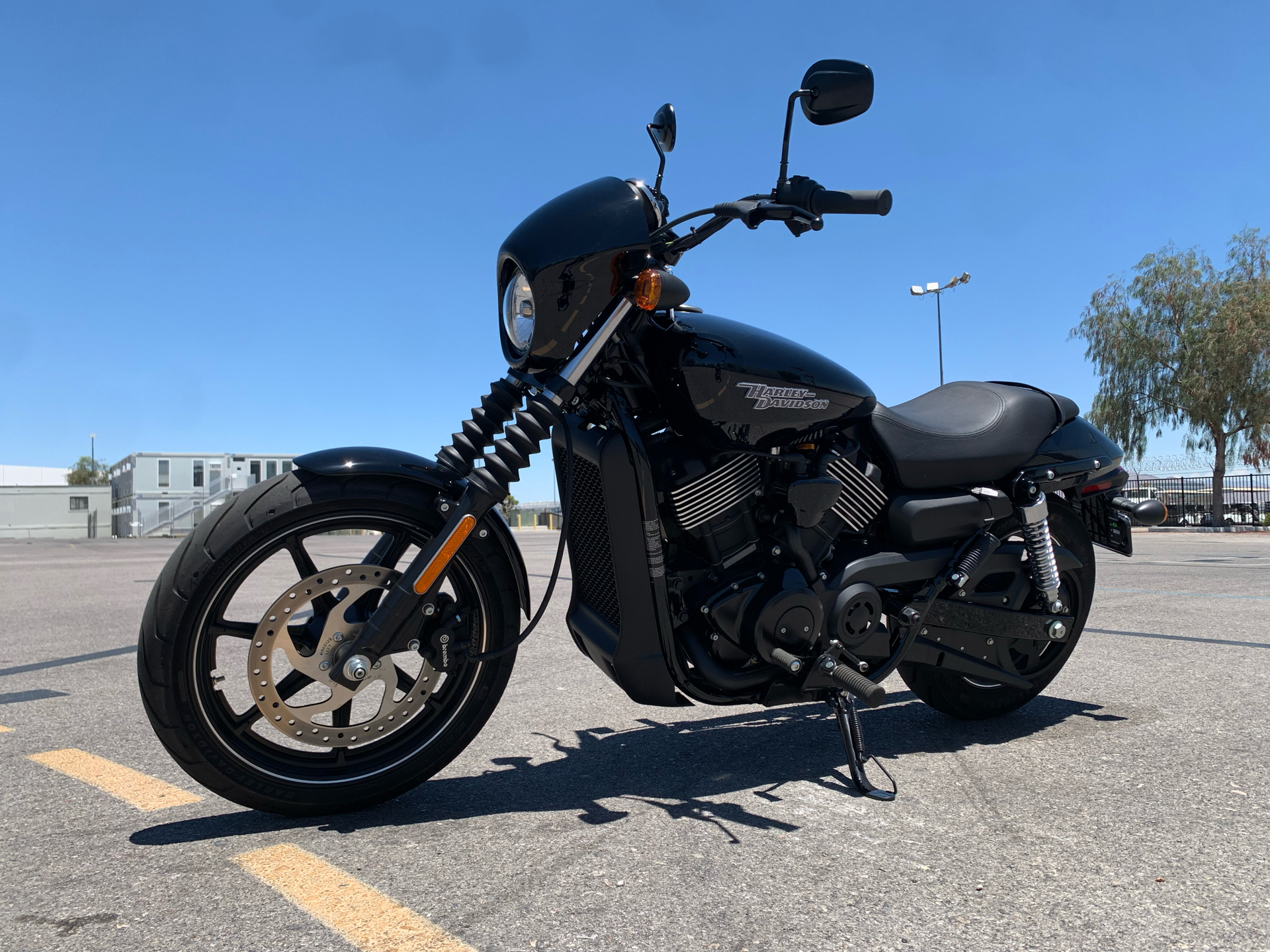 Harley-Davidson Street 750 🖤 built by Kaichiroh Kurosu of