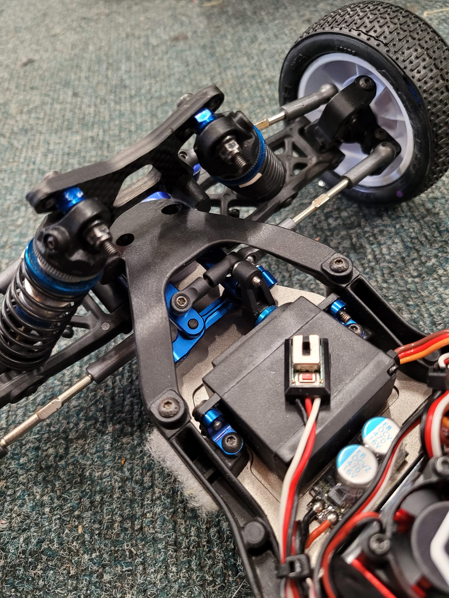 What's the difference between a b6.4 and a b6.4d ?