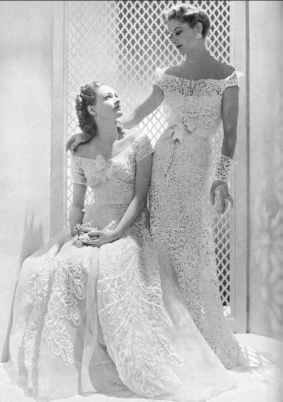This Paris bride's pink vintage Chanel wedding dress was worn by Claudia Schiffer on the runway: https://bit.ly/4ppXsuV