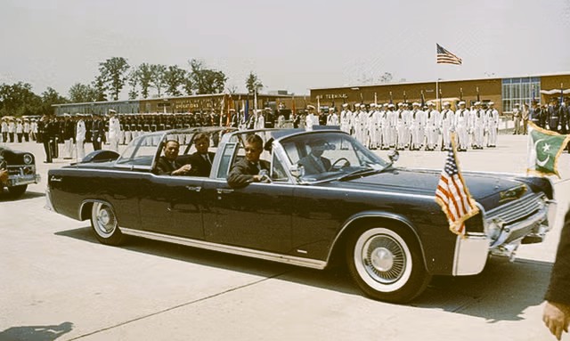 1961 Presidential Lincoln Continental X100 limousine