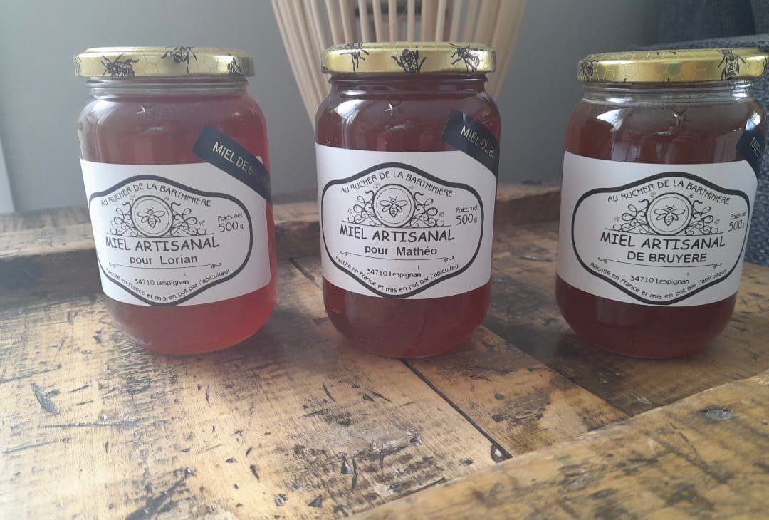 1 pot à miel avec jolies abeilles 500 ml avec cuillère et couvercle couvercle - Pot à miel transparent avec cuillère pour stocker le miel et le sirop