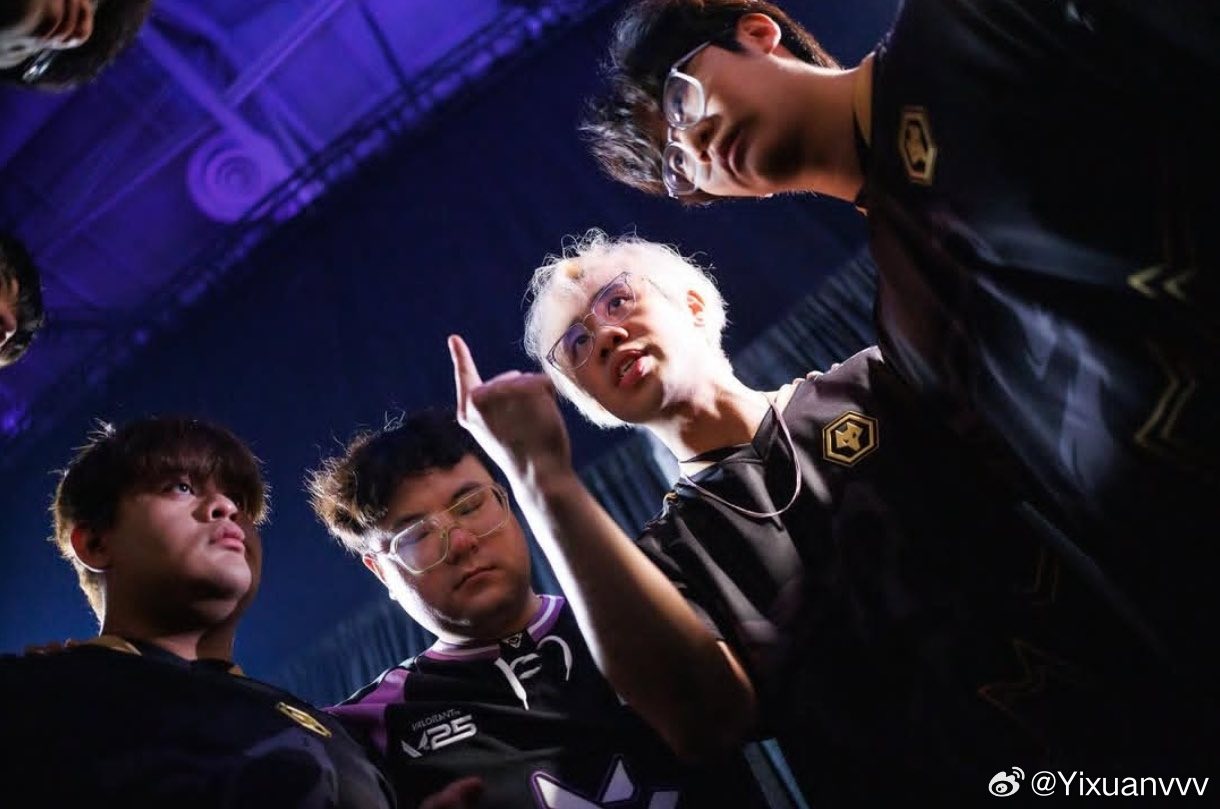 𝖋𝖊𝖆𝖗 𝖓𝖔𝖙𝖍𝖎𝖓𝖌 - Sấn con đòi của Wolves Esports