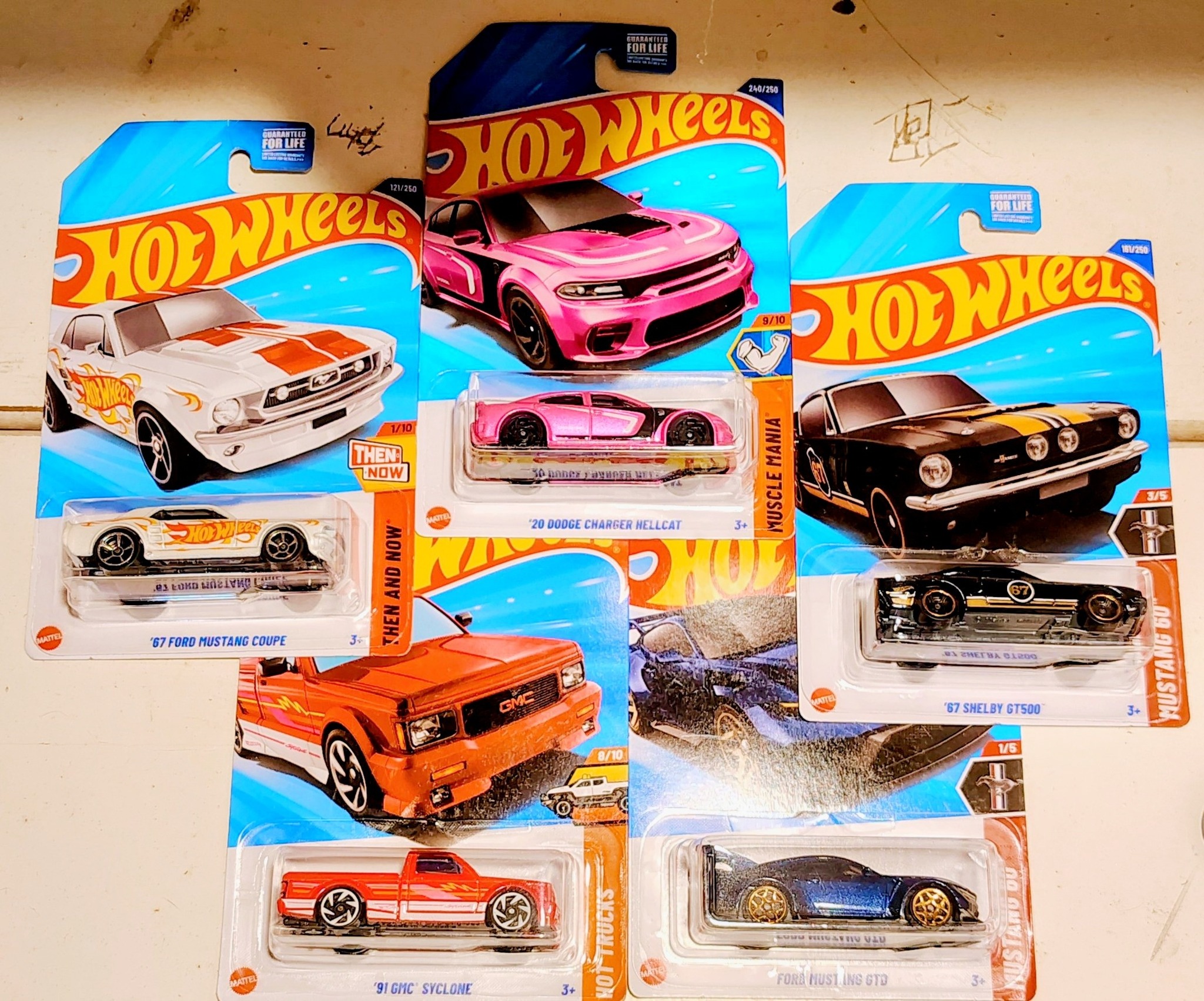 COLLECTORS… 🏁🔥 The legend himself, Larry Wood, is hitting the