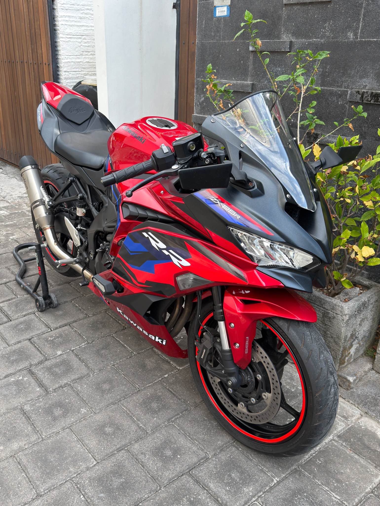 Unit ready ZX25R ABS SE QS 2023 livery BMW S1000rr Warna favorite
