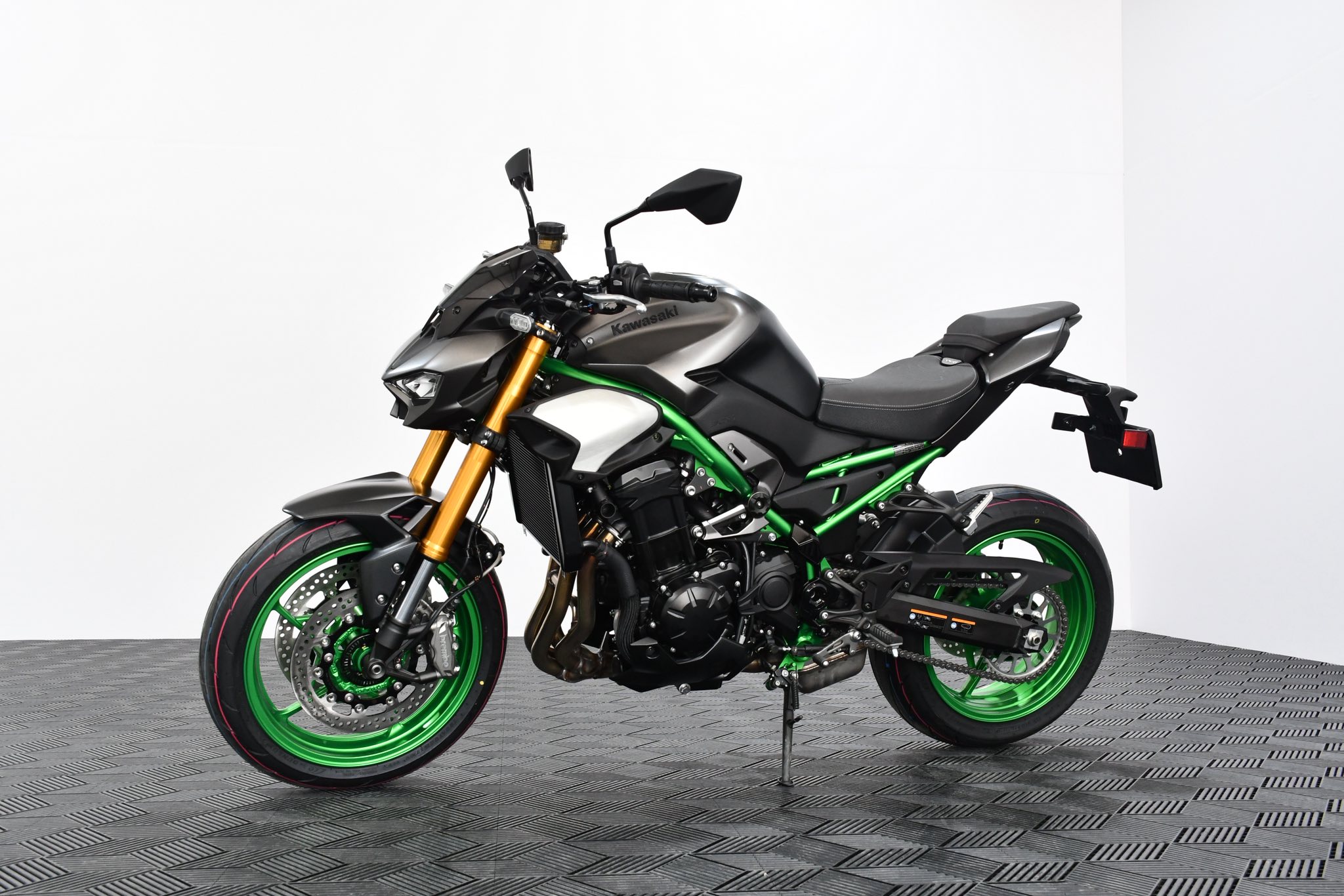 🏍️ For true motorcycle enthusiasts, a naked beast that