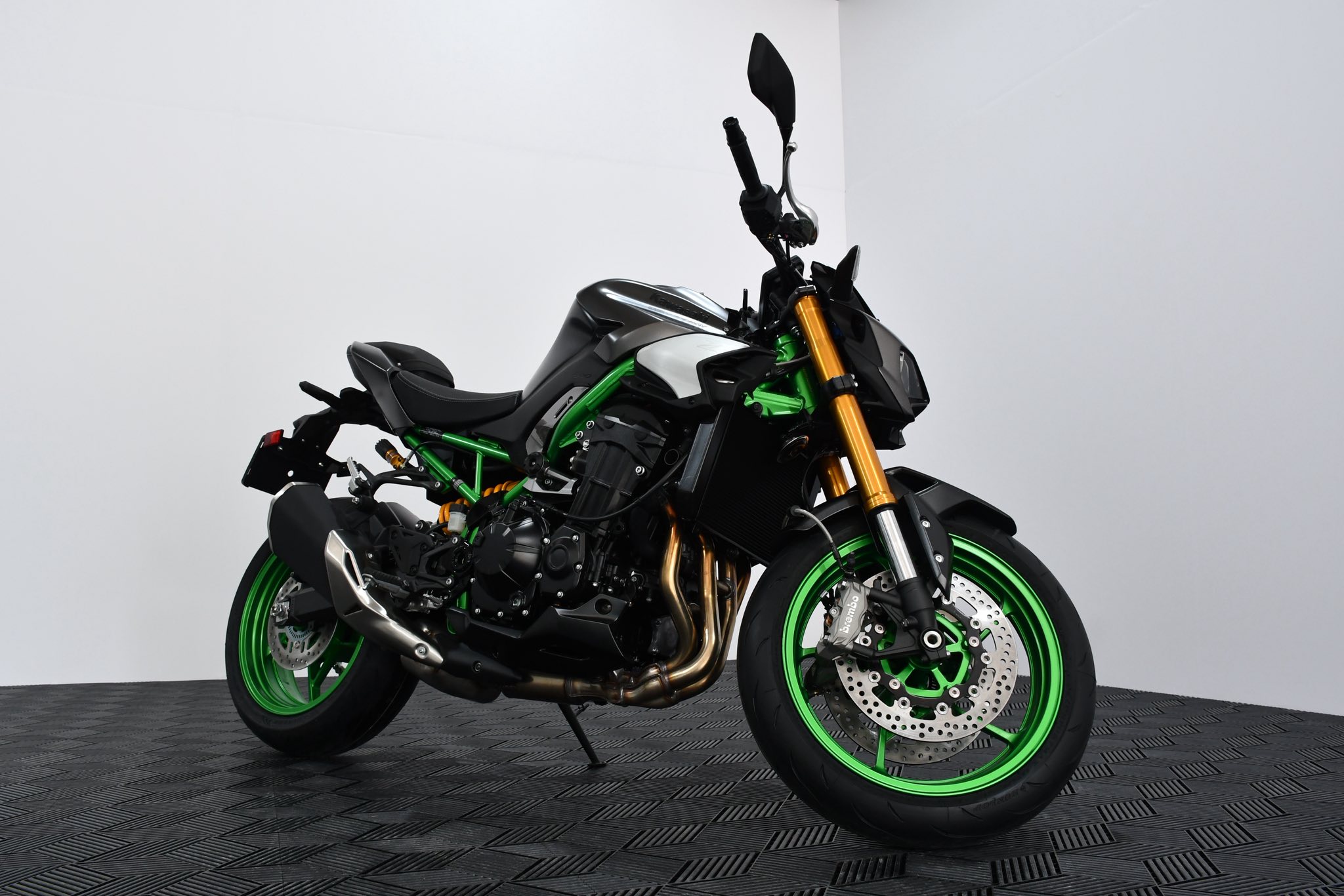mi 様 🏍️ For true motorcycle enthusiasts, a naked beast that