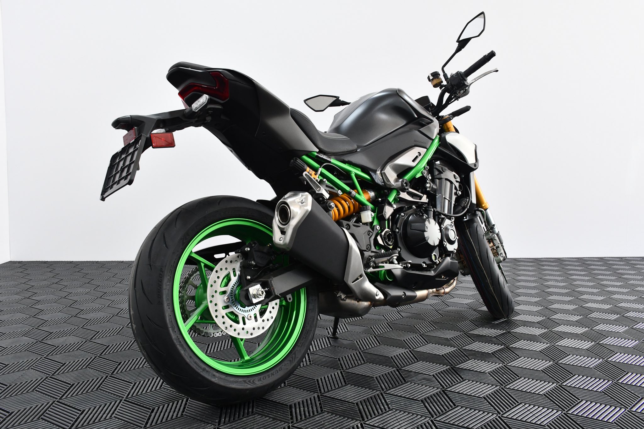 🏍️ For true motorcycle enthusiasts, a naked beast that