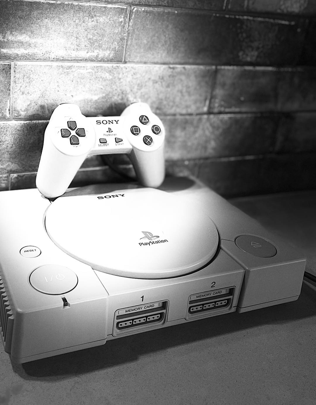 プレイステーション１ The original Sony PlayStation 1 console, a classic 32-bit home