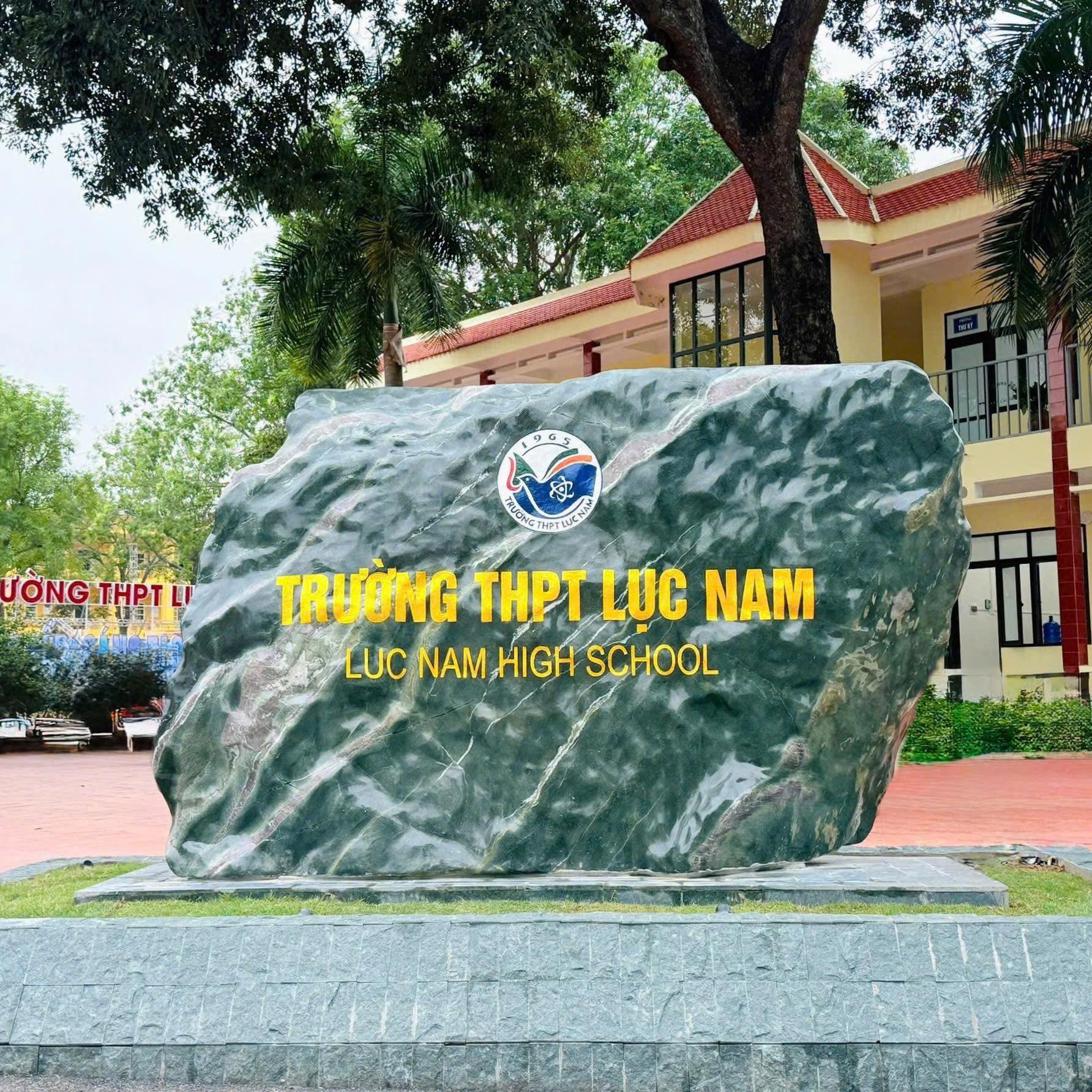 Trường THPT Lục Nam