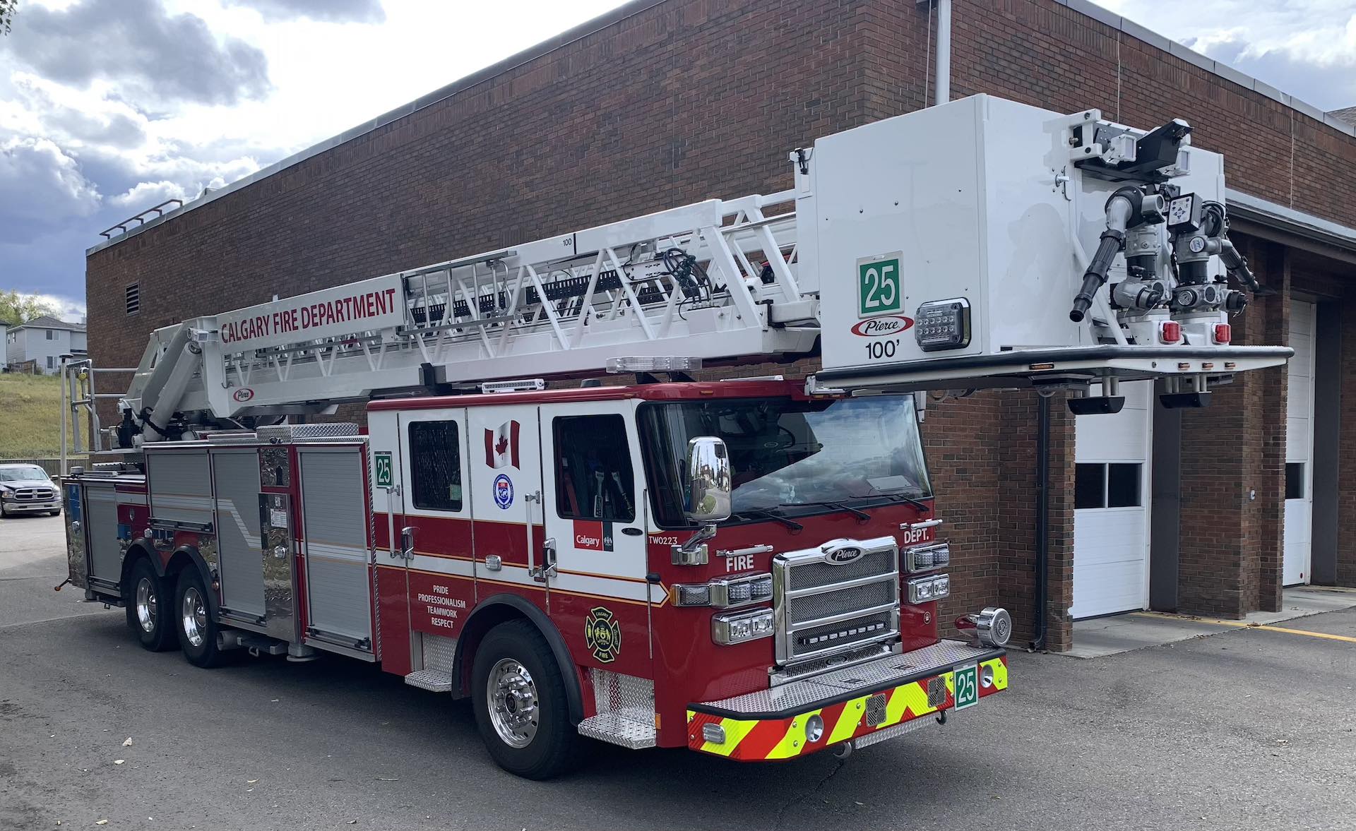 Canadian Fire and EMS | Calgary, Alberta - 25 Tower (TW0223)- 2023 ...