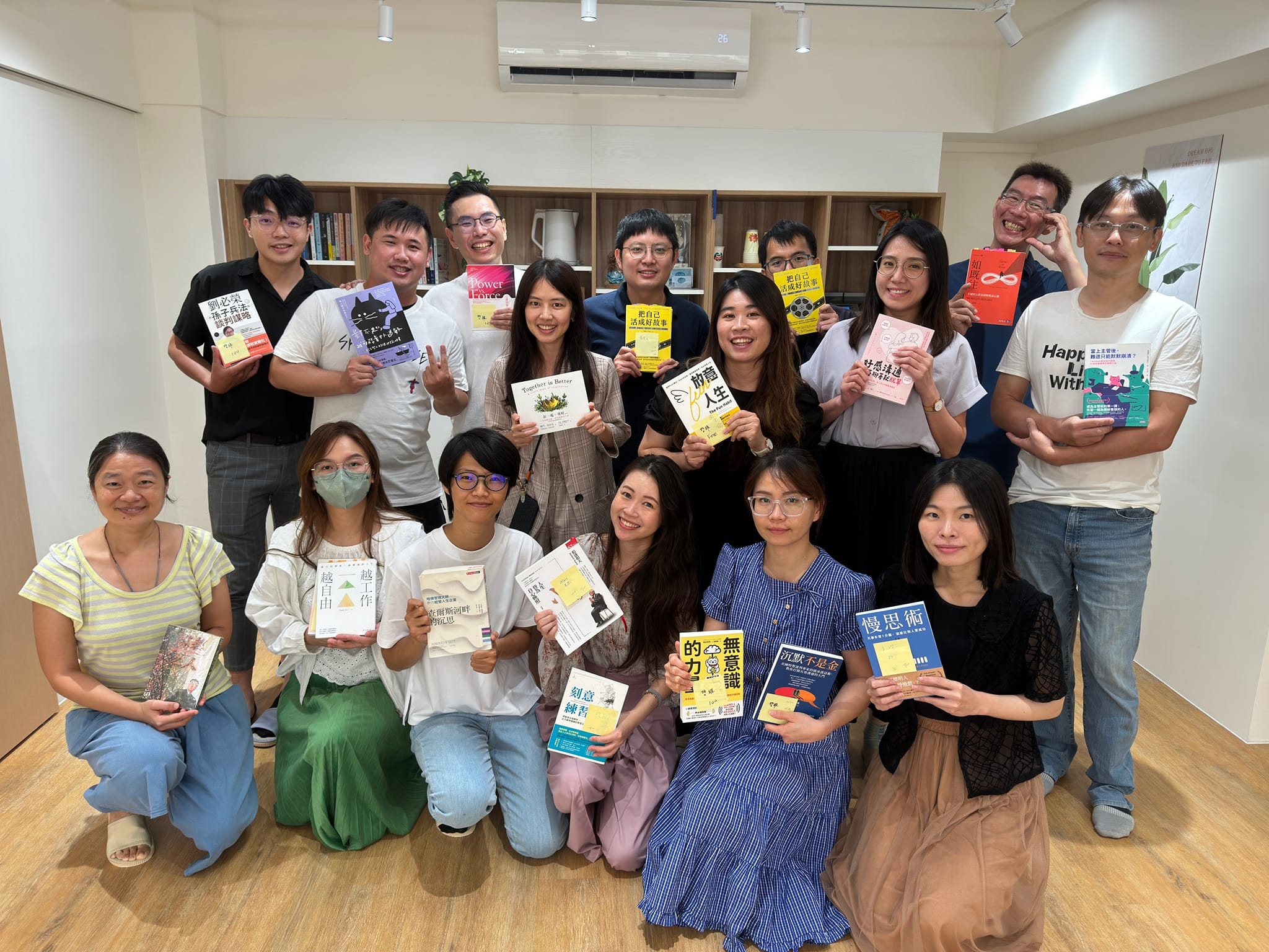 穿閱時空的1001頁 - 《閱讀書出台中聚》2024.08.17 你好嗎？我是煜翔。 上週剛迎來 #閱讀書出集團... | Facebook