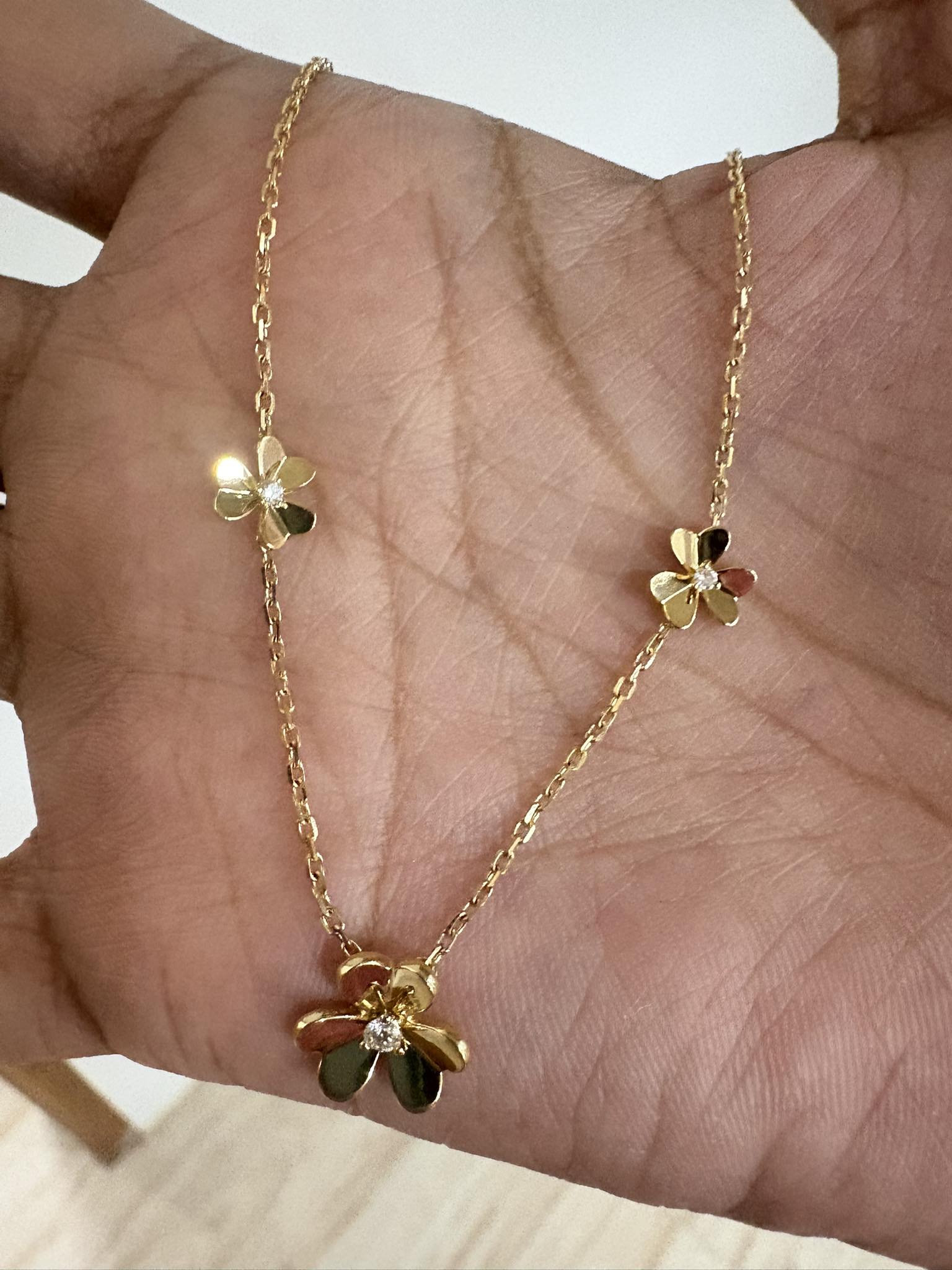 FS frivole yellowgold necklace with natural dias 18k HK setting 