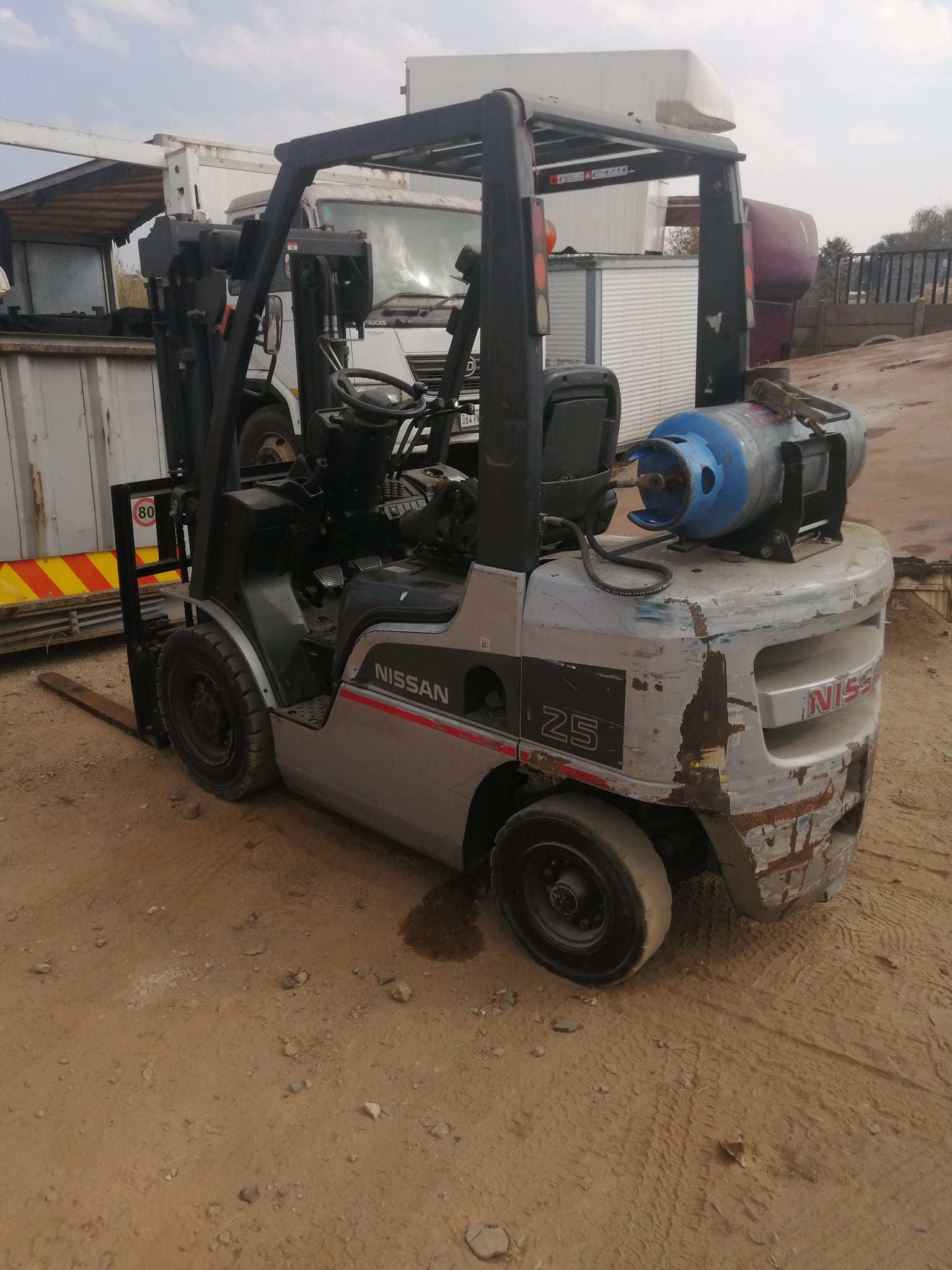 2013 Nissan 34.12 3.5 ton cherry picker Rotating basket Four jack