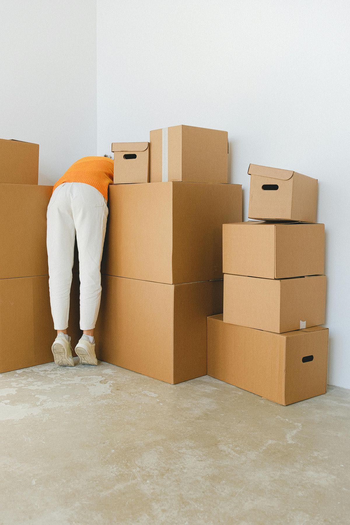 Diamond - 📋 Top 7 Items You Should NOT Pack in Boxes: 1. Chargers and ...