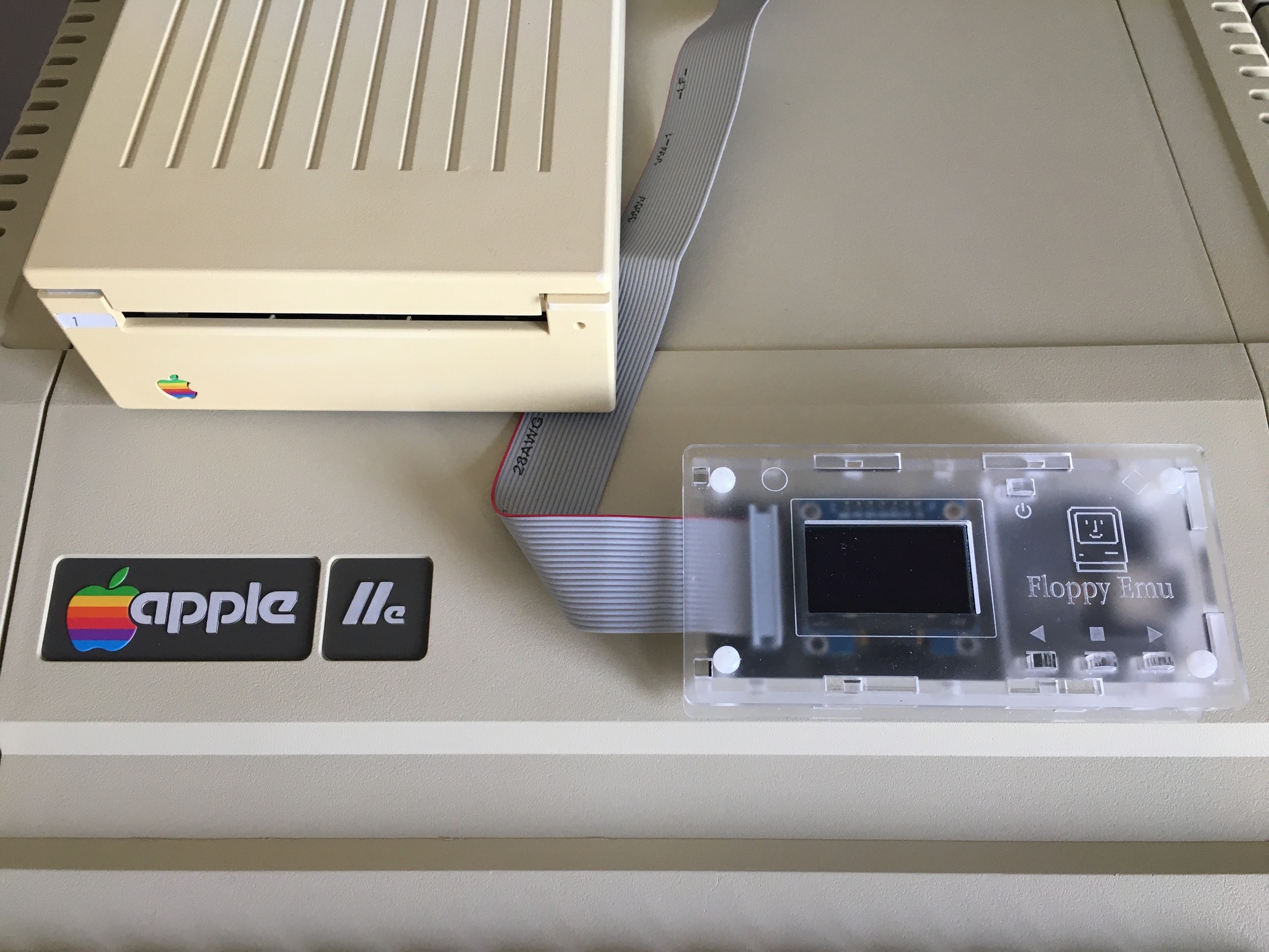 How to daisy-chain Floppy Emu with Unidisk 3.5 on Apple IIe?