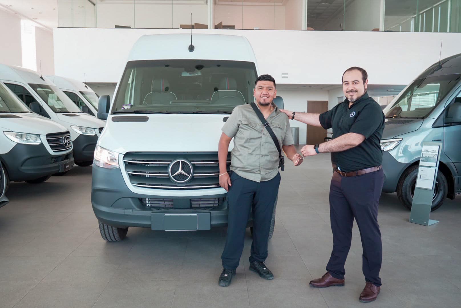 Negro - Les presento nuestro nuevo juguete🚐 después de sufrirle y ...