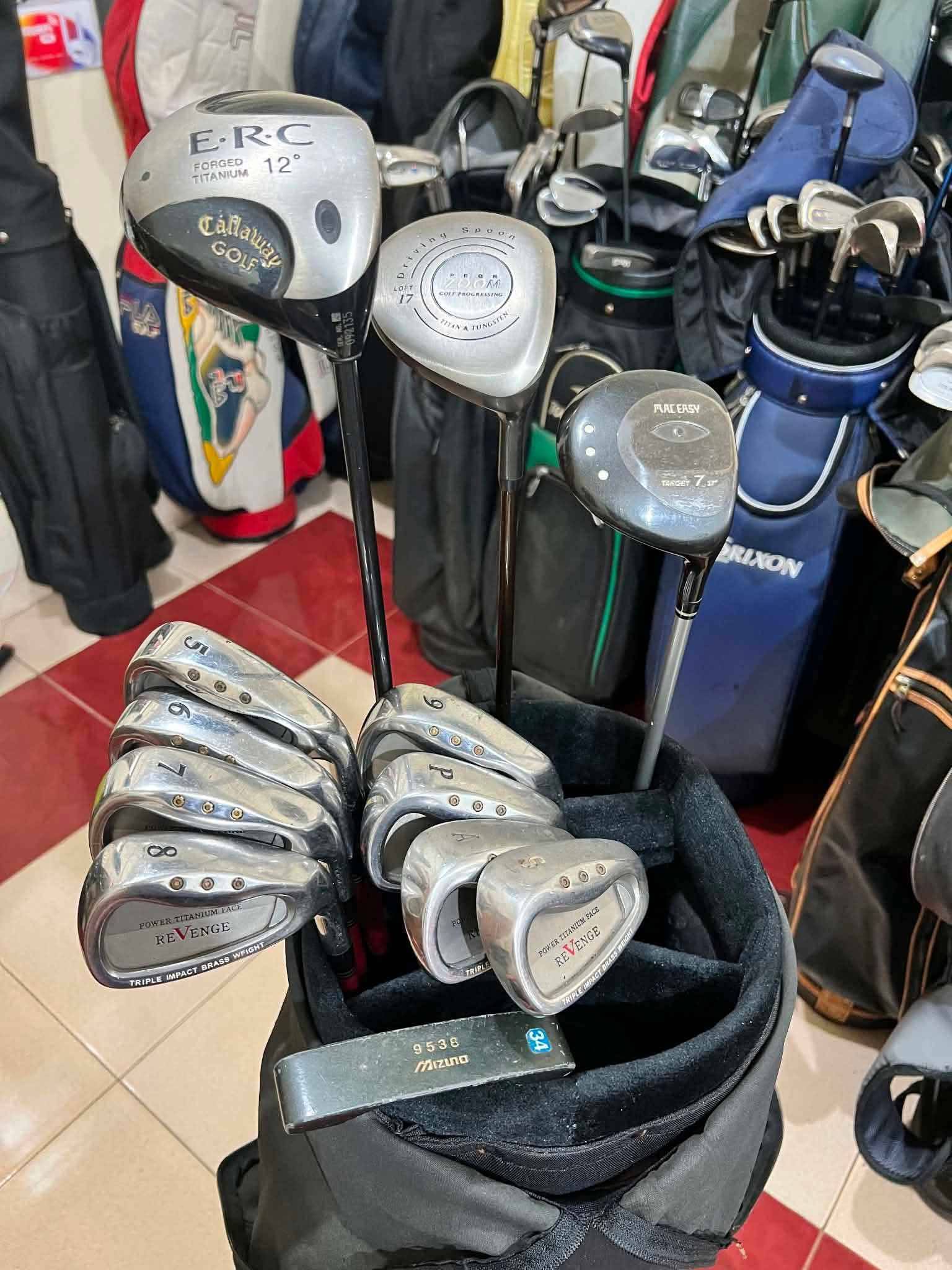 Putter: Mizuno Blade Type Putter Irons: A.M.C 5,6,7,8,9,PW,AW,SW