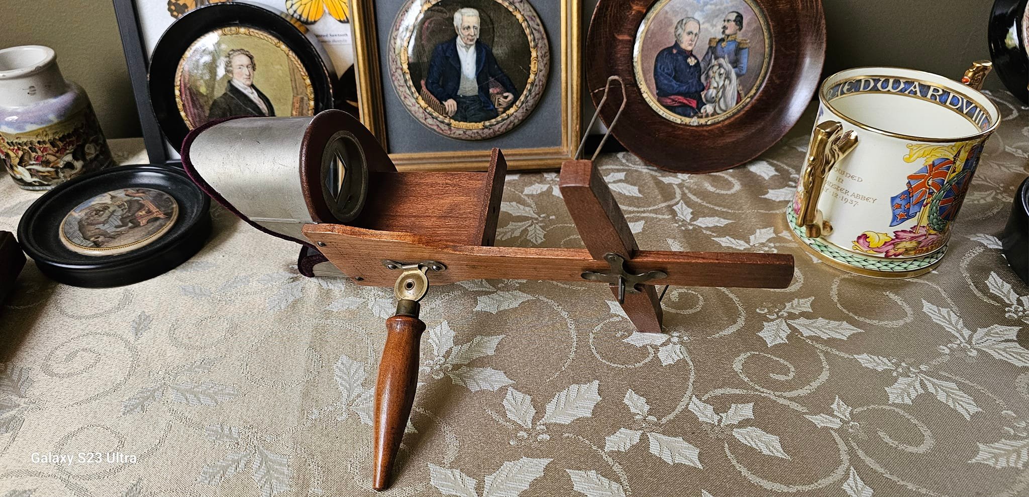 Underwood & Underwood stereoscope for 3D photographs