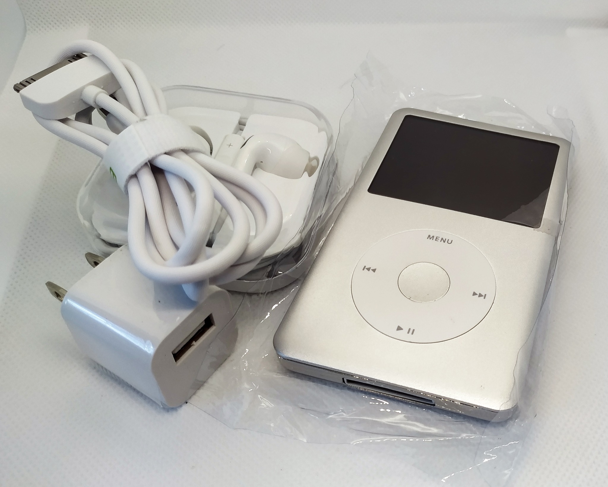 Brand new 2006 Apple iPod Classic 30GB in black
