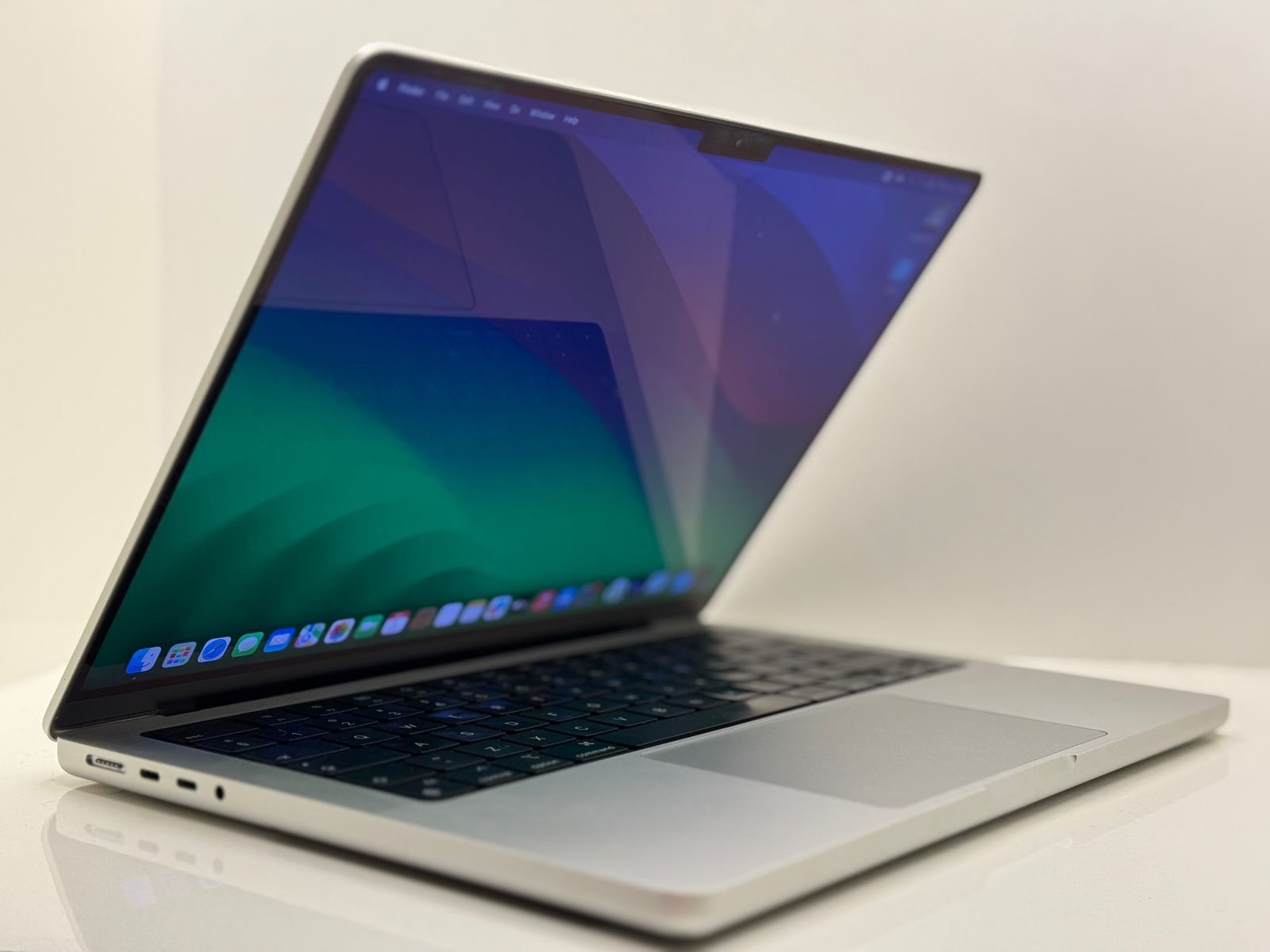? MacBook Pro M2 Max 14 inch ➡️CPU: 16C ➡️GPU: 30C ➡️RAM 