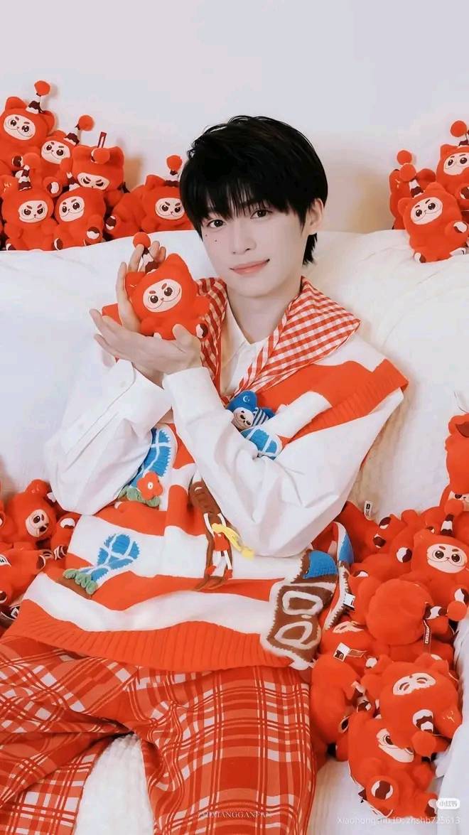 Ziyu you look so cute 🥰🥰🥰🥰🥰 ziyu 🩵🩵🫶♥️